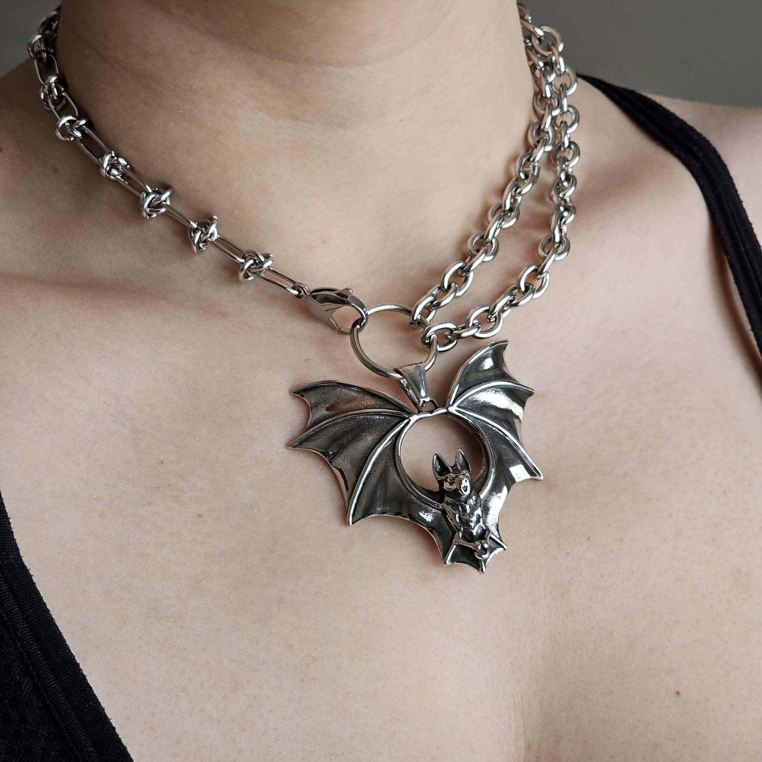 Winged Collier