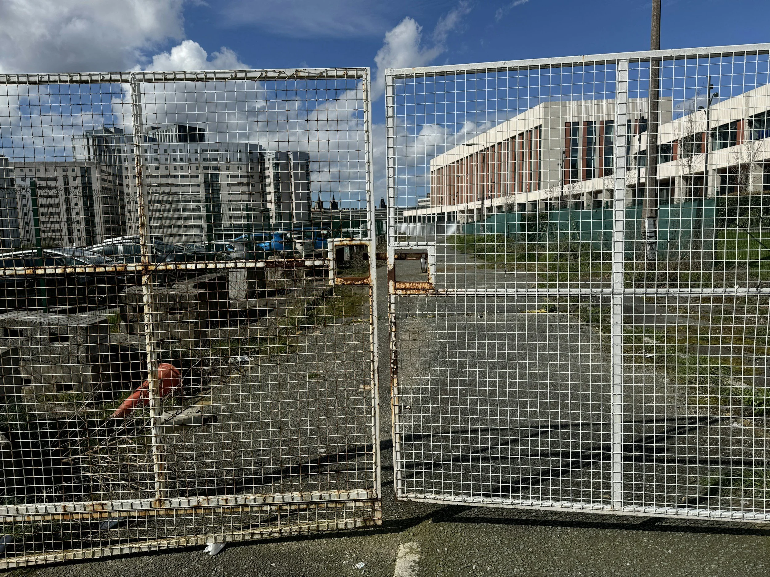 Temporary construction fence panels