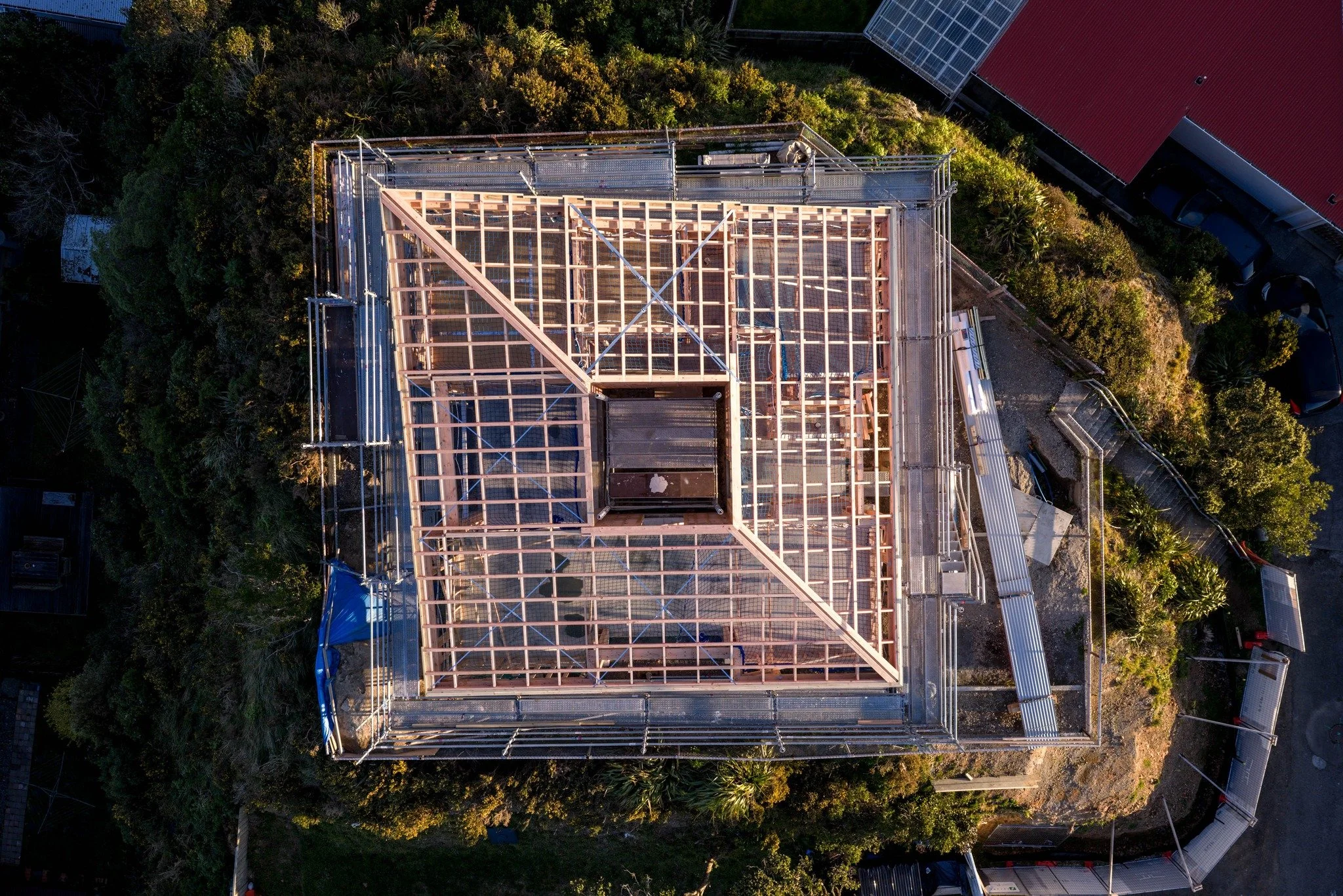 Few more snaps from our eye in the sky of Luwte -  looking great on its perch on the hill!
A collaboration with @Firstlightnz
📸 @davidhenselphotography

#architect #architecture #architectural #architecturelovers #architecturedesign #architecturalde