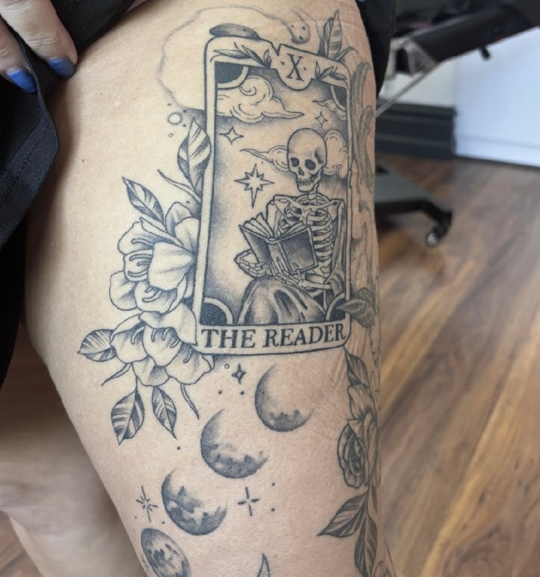 The Reader 📖✨ done by @korynnwesttattoo 
A tarot-inspired piece symbolizing wisdom, curiosity, and the pursuit of knowledge beyond time. Soft black and grey. 🌙 #thereader #tarot  #tattoos #artist #blackandgreytattoo