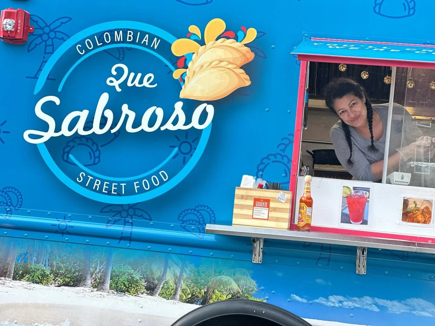 Join us this Tuesday to enjoy delicious Colombian cuisine from our popular local chef, Monica, owner of the food truck Que Sabroso. She will be serving her mouthwatering dishes in the parking lot of Feast World Kitchen, and we warmly invite you to st