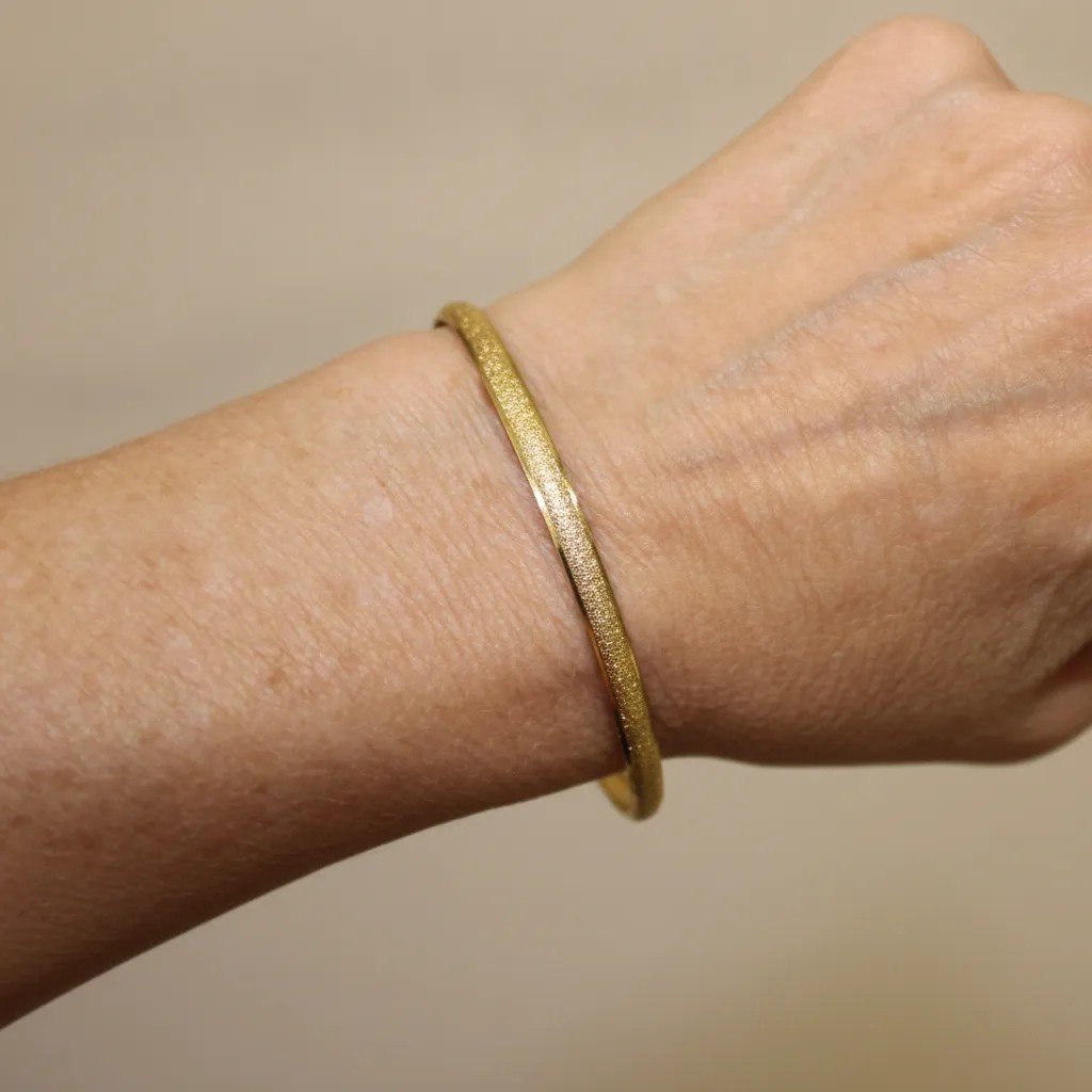Evergold Bracelet hand.jpg