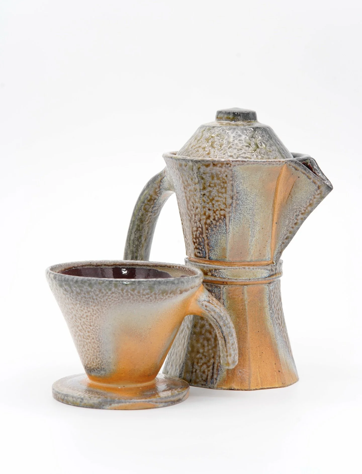🥤🔥Carafe and pour-over set. The flashing slip created such nice flashing and soda color. 

#sodafired #sodafiredceramics #functional #ceramics #pottery