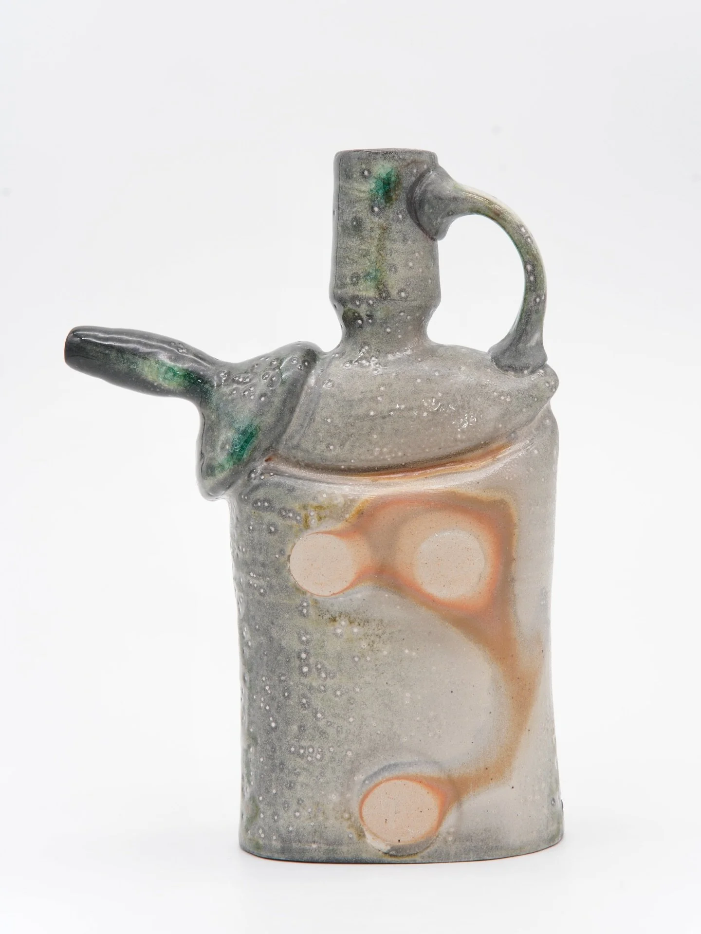 Happy New Year!🎊 Here&rsquo;s a 🥤🔥Side fired flat Ewer. Love the wadding marks and flame moment on one side. A two faced vessel. 

#sodafired #sodafiredceramics #functional #ceramics #pottery