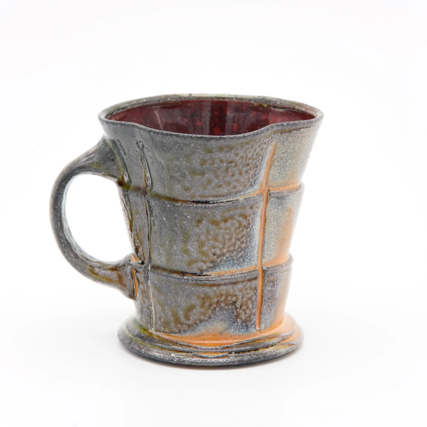 🥤🔥Soda-Fired Sectioned Mug. The flashing slip does it again with some great flashing and color pops. A two faced vessel. What do you think?

#sodafired #sodafiredceramics #functional #ceramics #pottery