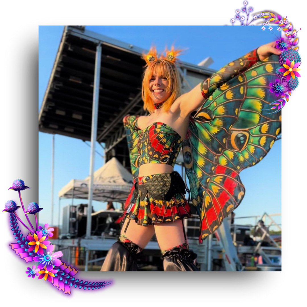 "Henotic Flow"
Towering high on stilts, flowing with fire, hoops, and hypnotic props, Henotic Flow brings a playful blend of circus artistry and dazzling movement to every stage. Expect wonder, whimsy, and a little bit of magic.