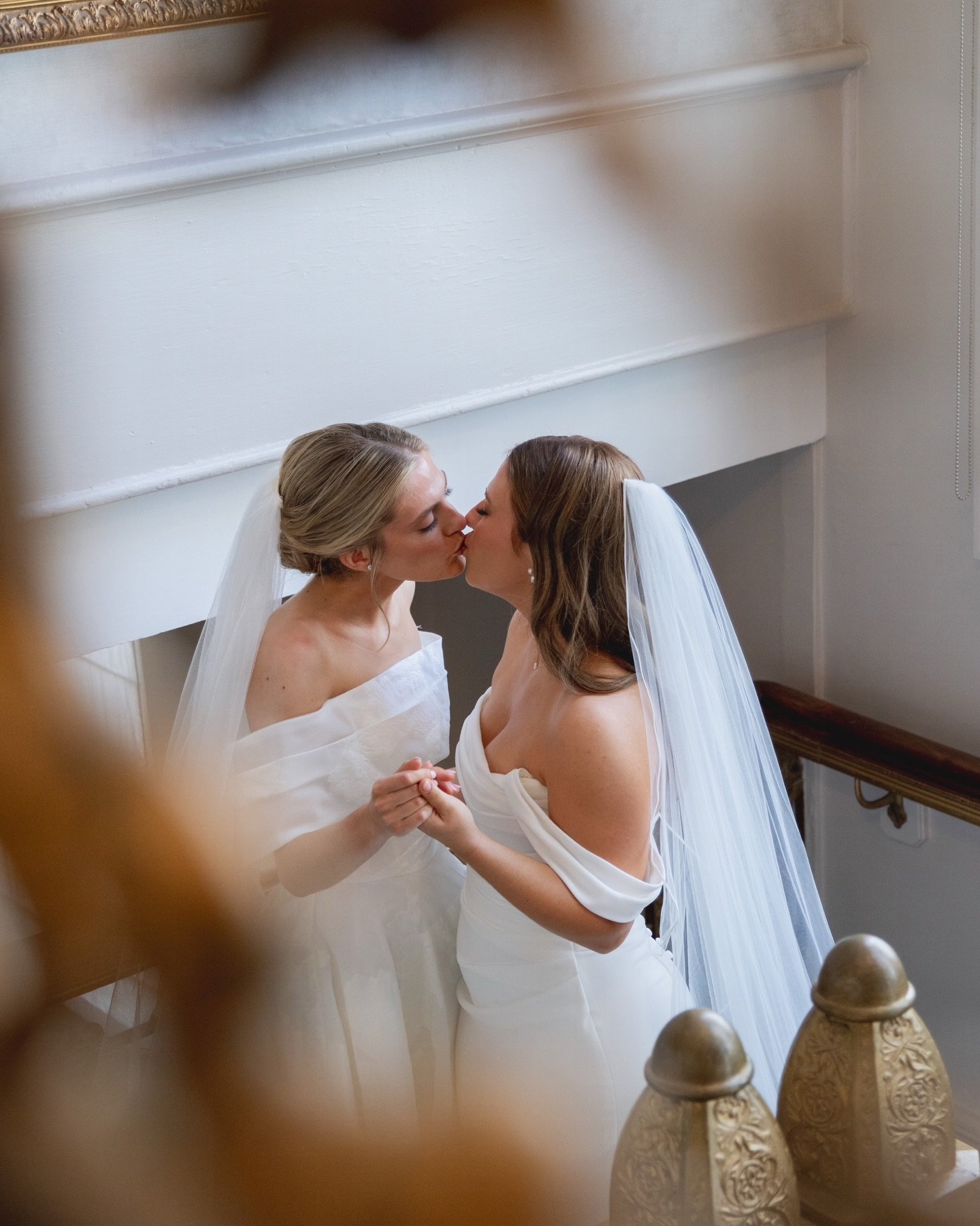 If my first look doesn&rsquo;t go like this, then I don&rsquo;t want it. Truly the sweetest moment of the whole day!

Second shooting for @valerie.halling 

#madisonweddingphotographer #madisonwedding #madisonbride #mkeweddingphotographer #milwaukeew