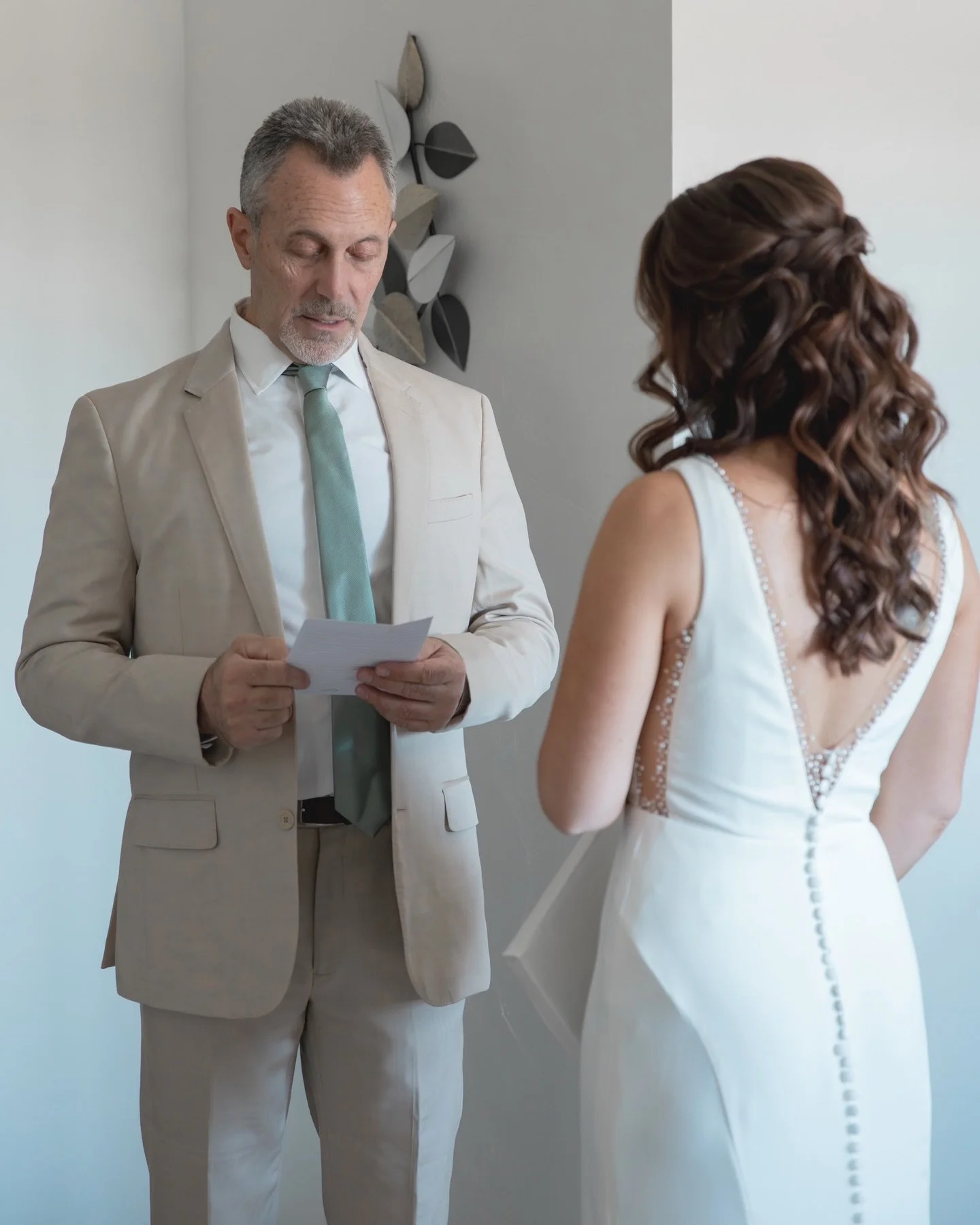 A bride&rsquo;s first look with the man who loved her first.

Such a sweet, sentimental wedding day moment to capture on camera 📷 

Second shot for @valerie.halling 

#weddingphotography #weddingfirstlook #firstlookwithdad #weddingday #racheljeanpho