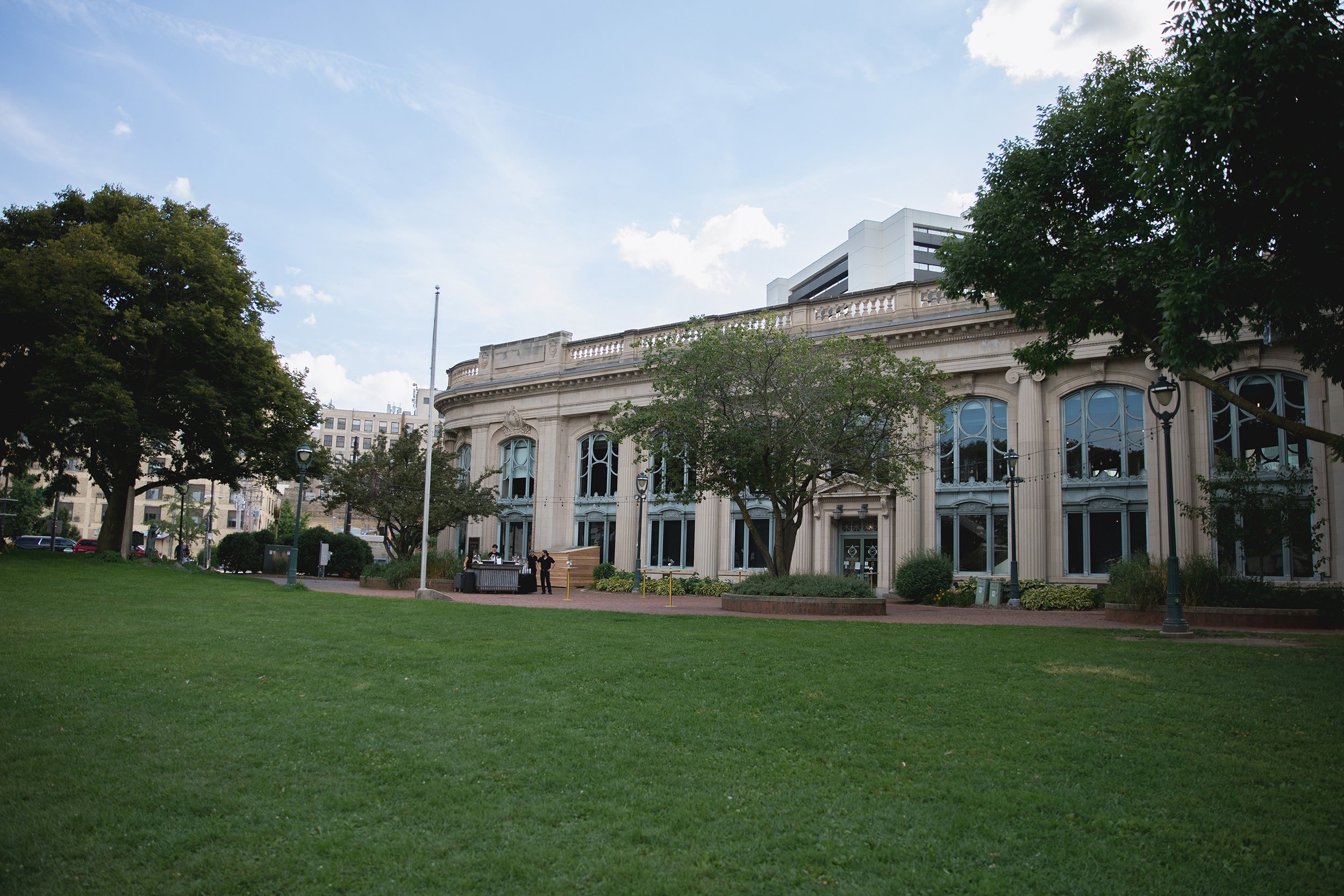 The Best Wedding Venues in Milwaukee: A Photographer’s Guide to Style &amp; Atmosphere