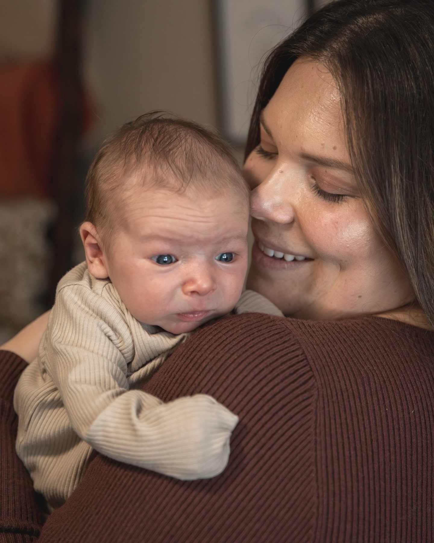 The sweetest at-home newborn session 🤎

Documenting the real-life moments of a new family of three and the thoughtful details of their vintage Winnie the Pooh nursery.

#newbornphotography #inhomephotography #lifestylenewborn #documentarynewborn #ne