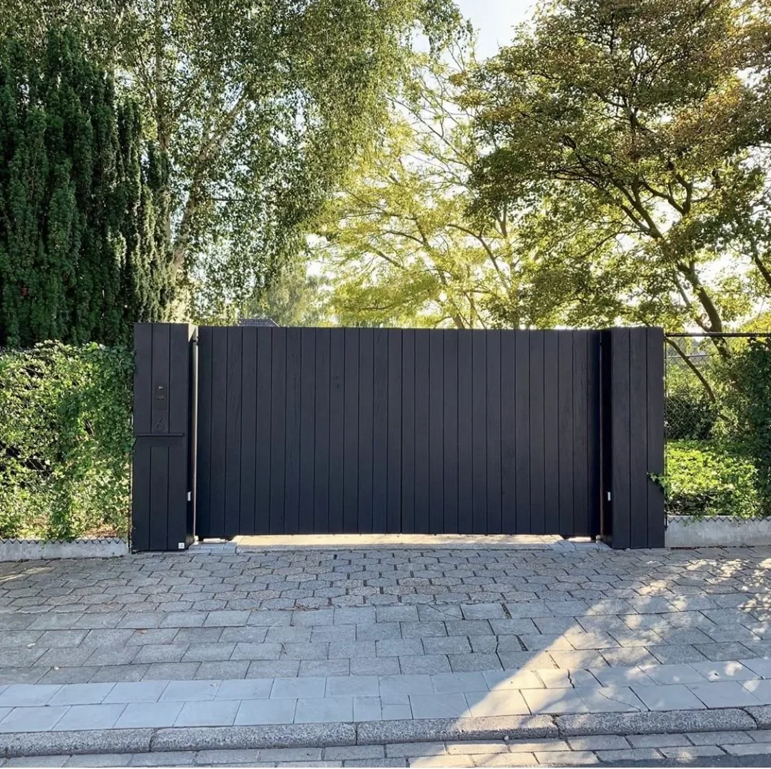 Minimalist+timber+black+gate.webp