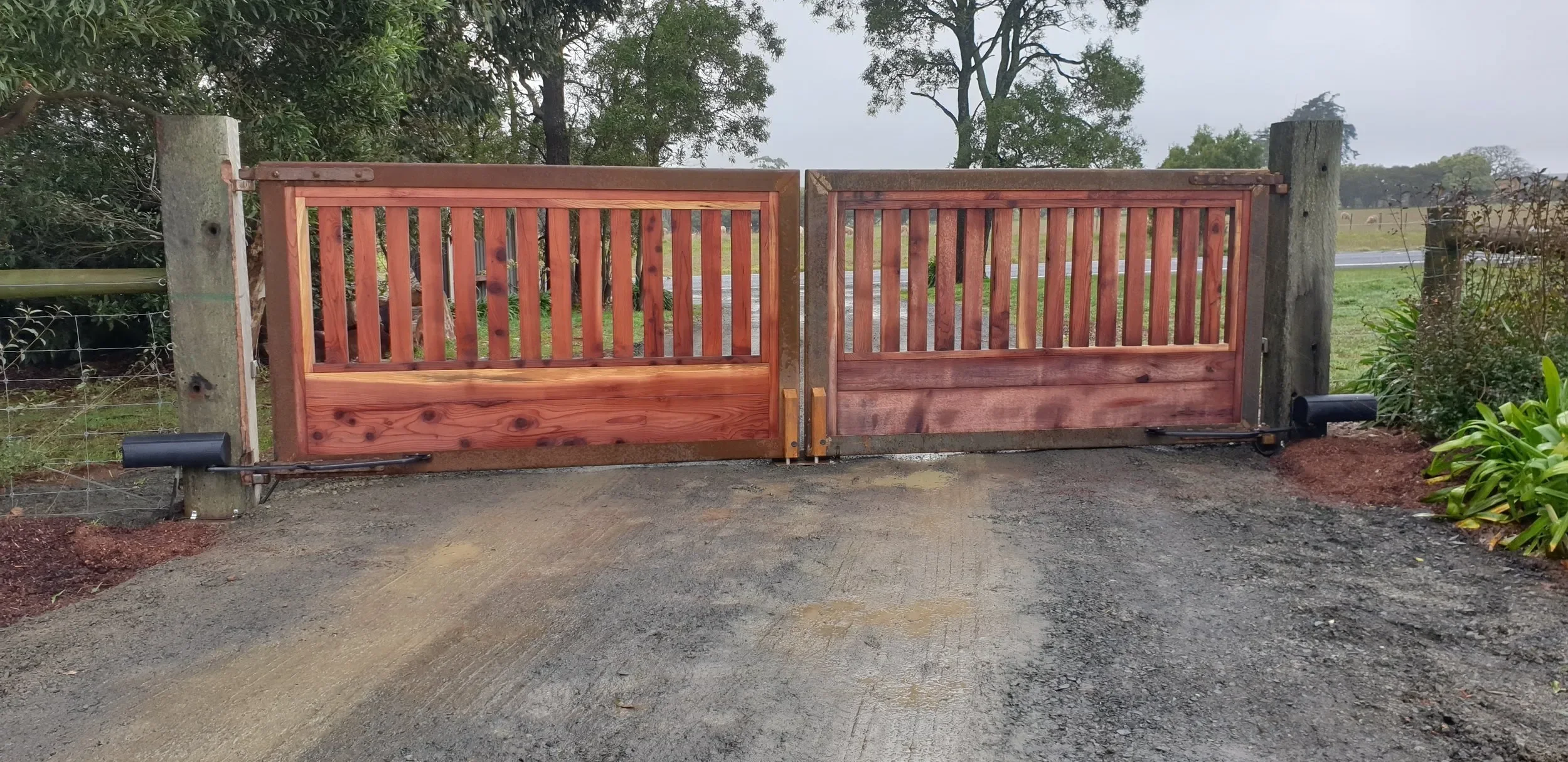 Timber+double+swing+gate+on+farm.webp