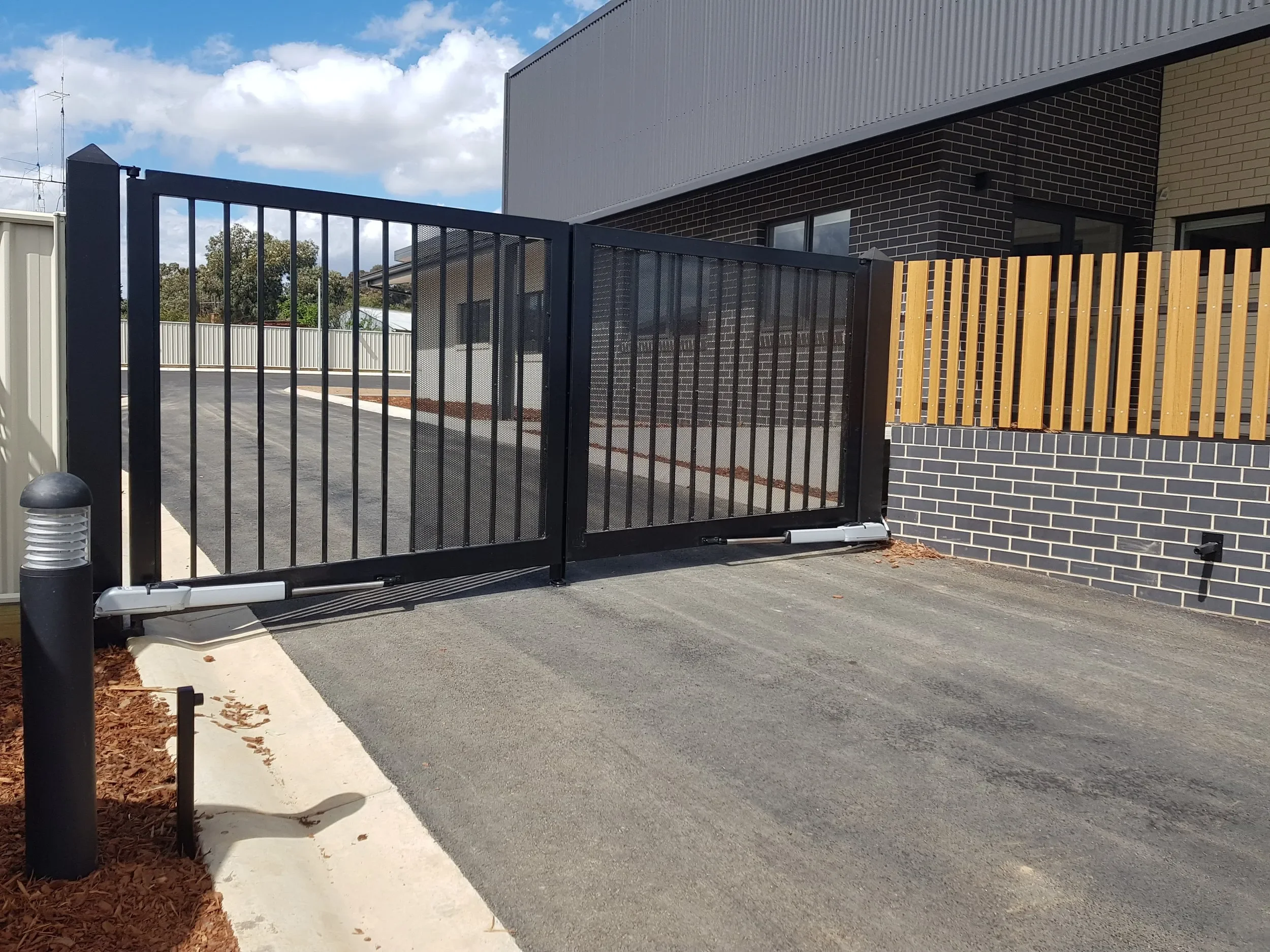 Double+swing+black+gate.webp