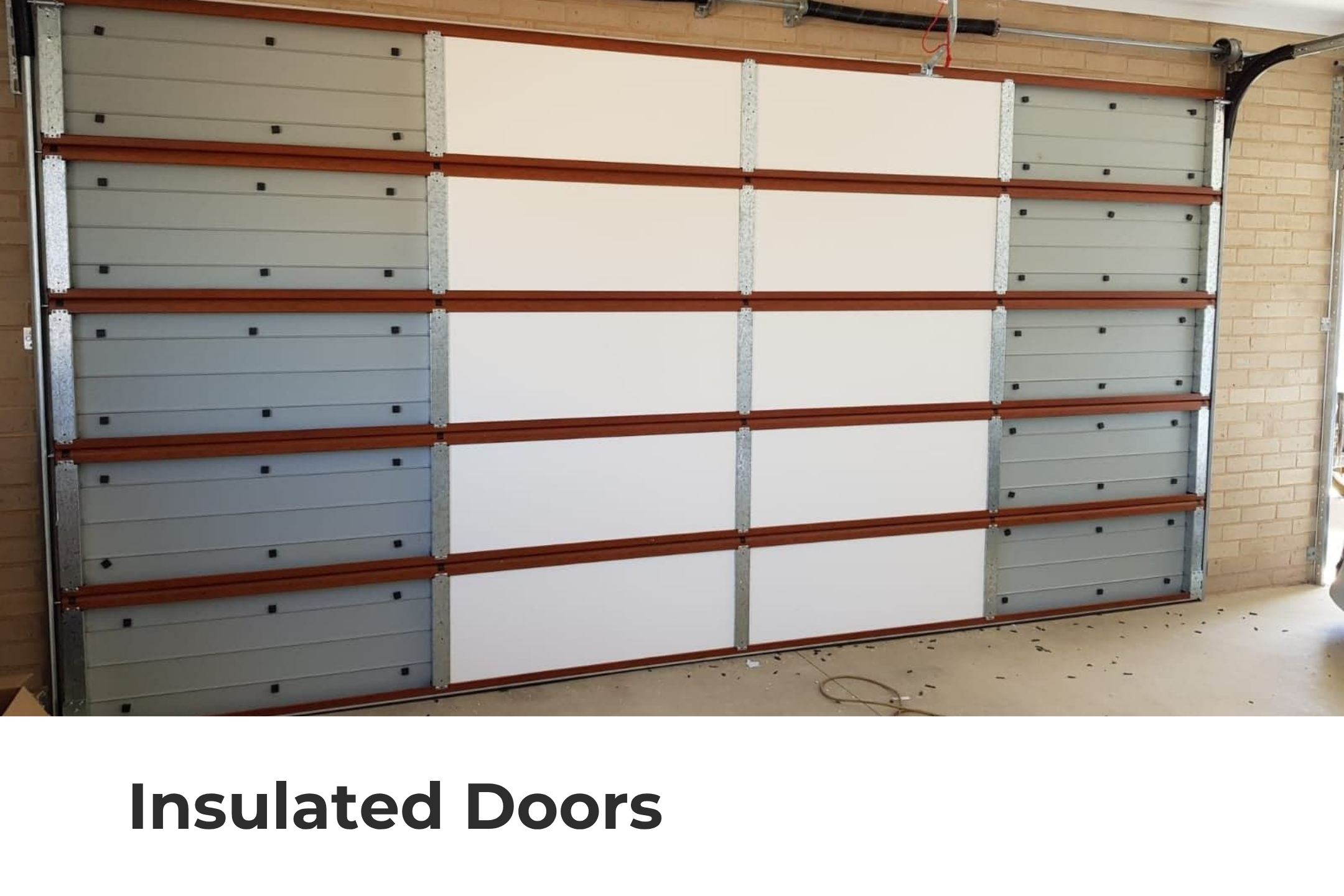 Full insulation and noise-deadening properties make your garage more liveable and useable. With this feature, you can even avoid waking up the family when you leave early in the morning. This product is available for sectional doors.