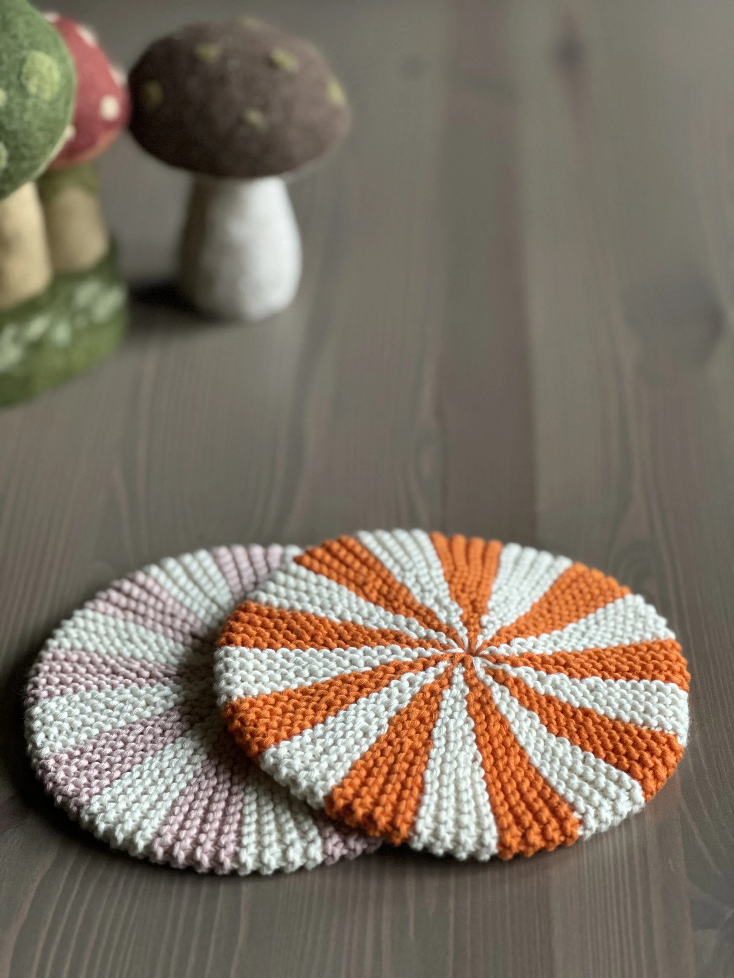 Circular_Knitted_Pot_Holder.jpg