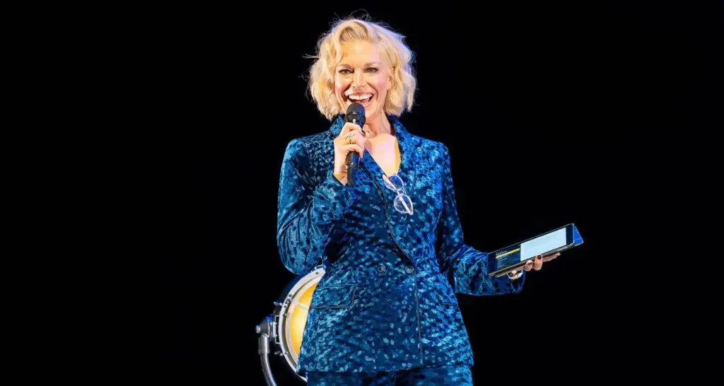 Hannah Waddingham makes sure she eats junk food in front of her pre-teen daughterThe ‘Ted Lasso’ actor isn’t obsessed with being ‘small.’ | By Tod Perry