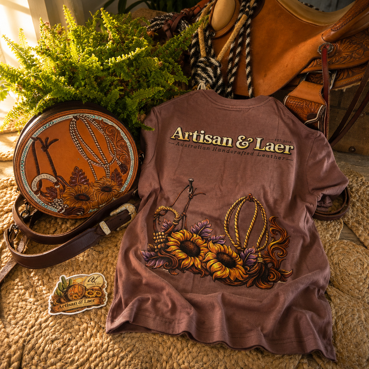 Artisan & Lær Western graphic t-shirt with handcrafted leather accessories