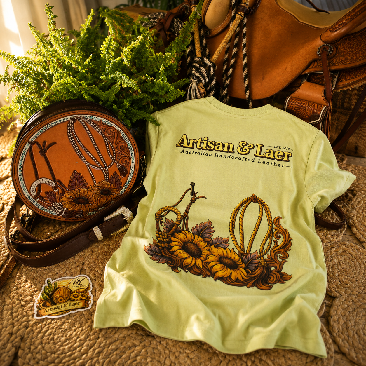 Artisan & Lær Western graphic t-shirt with handcrafted leather accessories