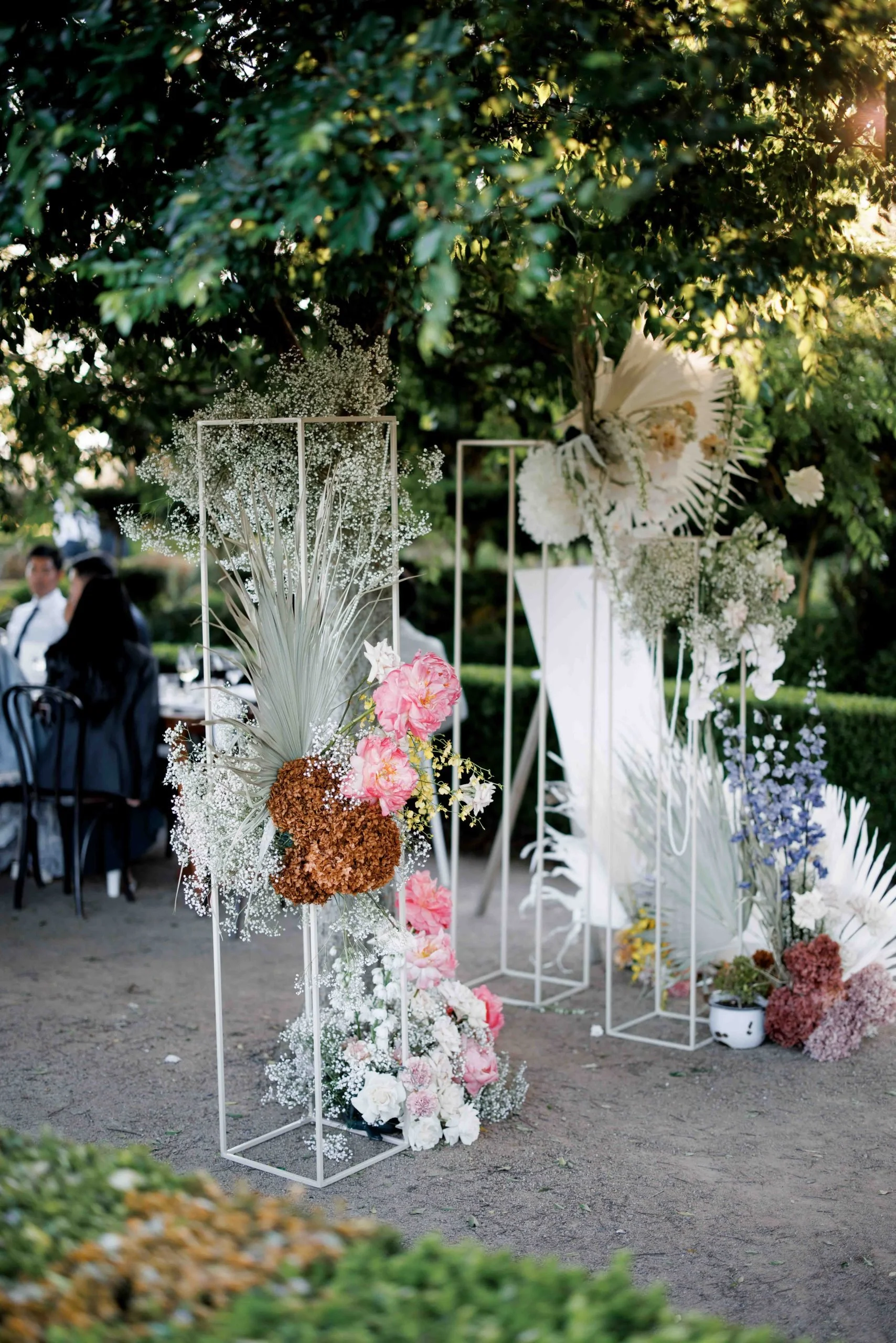 SaltAtelier_SydneyWeddingPhotographer_SydneyWeddingPhotography_MerribeeGardens_AileenJoshua_32-scaled.jpg