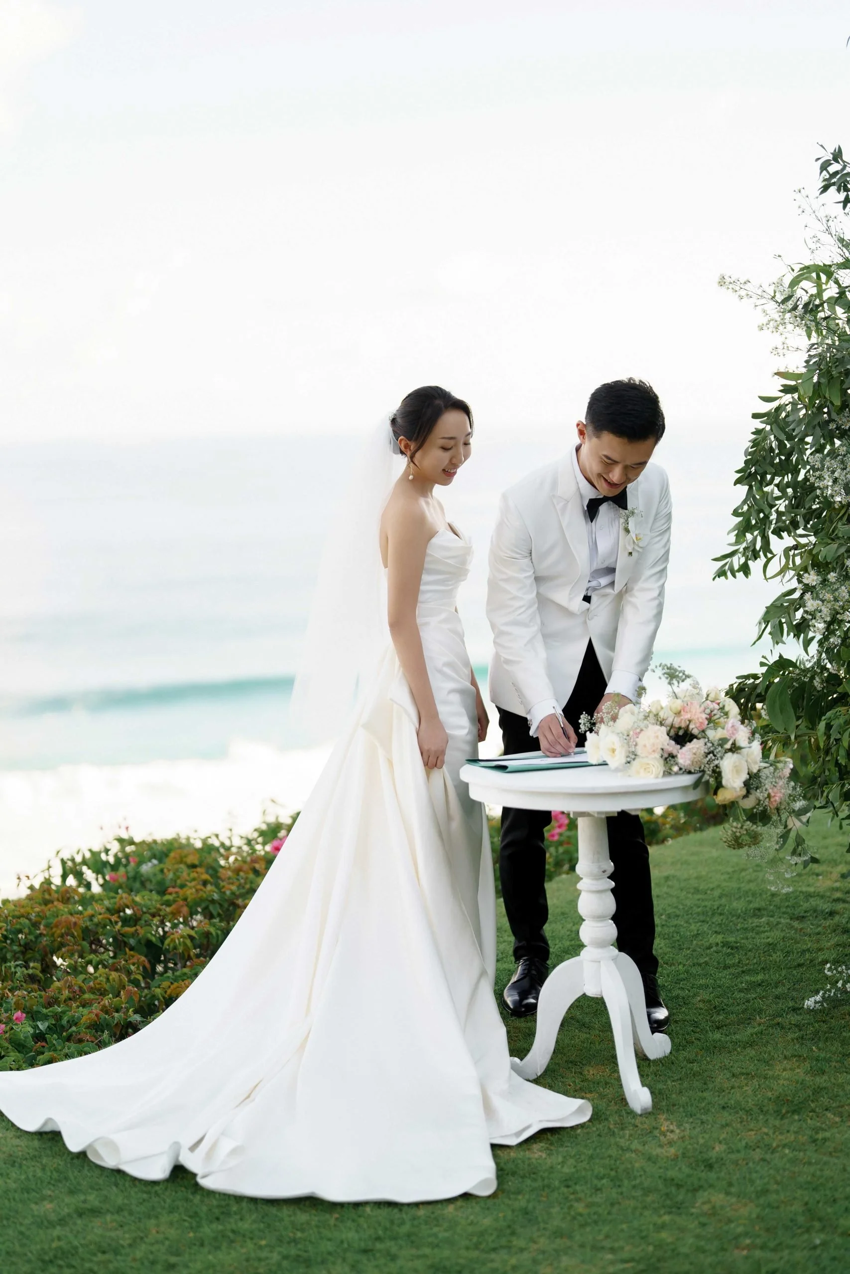SaltAtelier_SydneyWeddingPhotographer_BaliWedding_TheUngasanWeddings_EinoJohnny_94-scaled.jpg