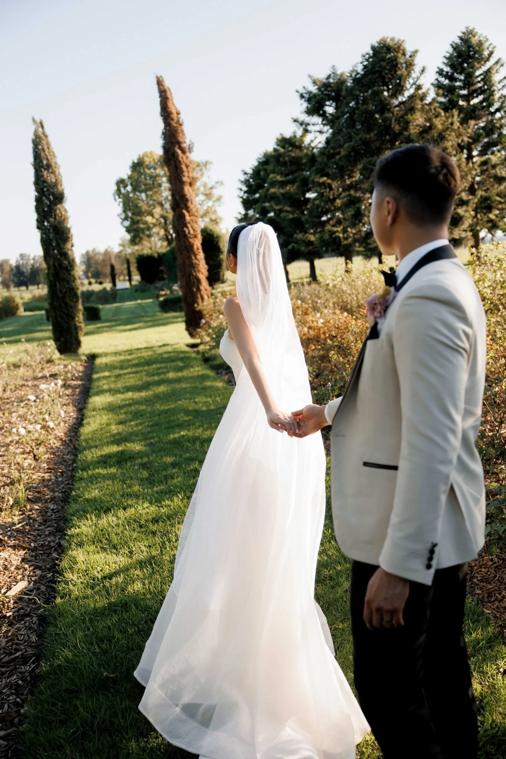 SaltAtelier_SydneyWeddingPhotographer_SydneyWeddingPhotography_MerribeeGardens_AileenJoshua_12-scaled.jpg