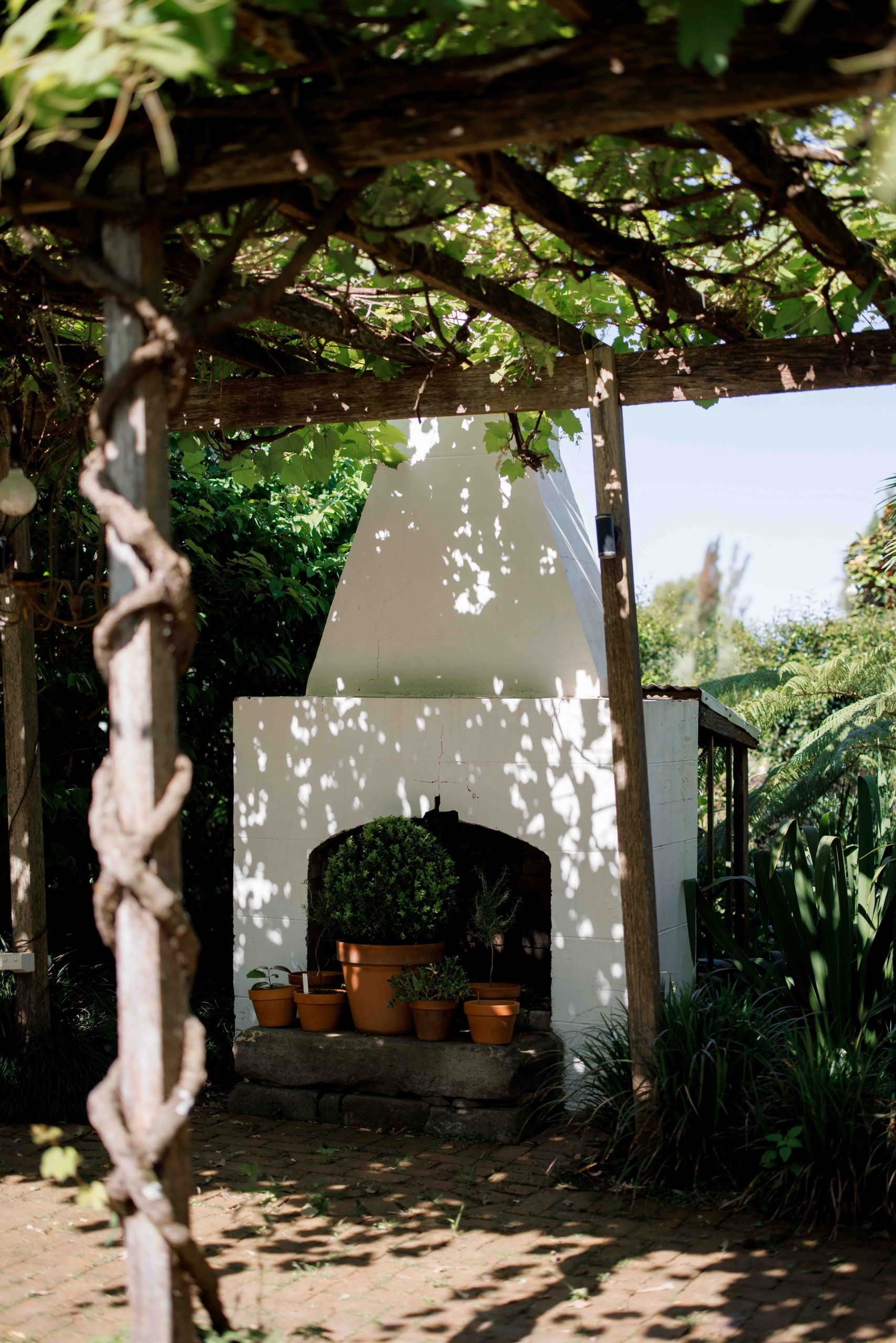 SaltAtelier_SydneyWeddingPhotographer_SydneyWeddingPhotography_MerribeeGardens_AileenJoshua_19-scaled.jpg