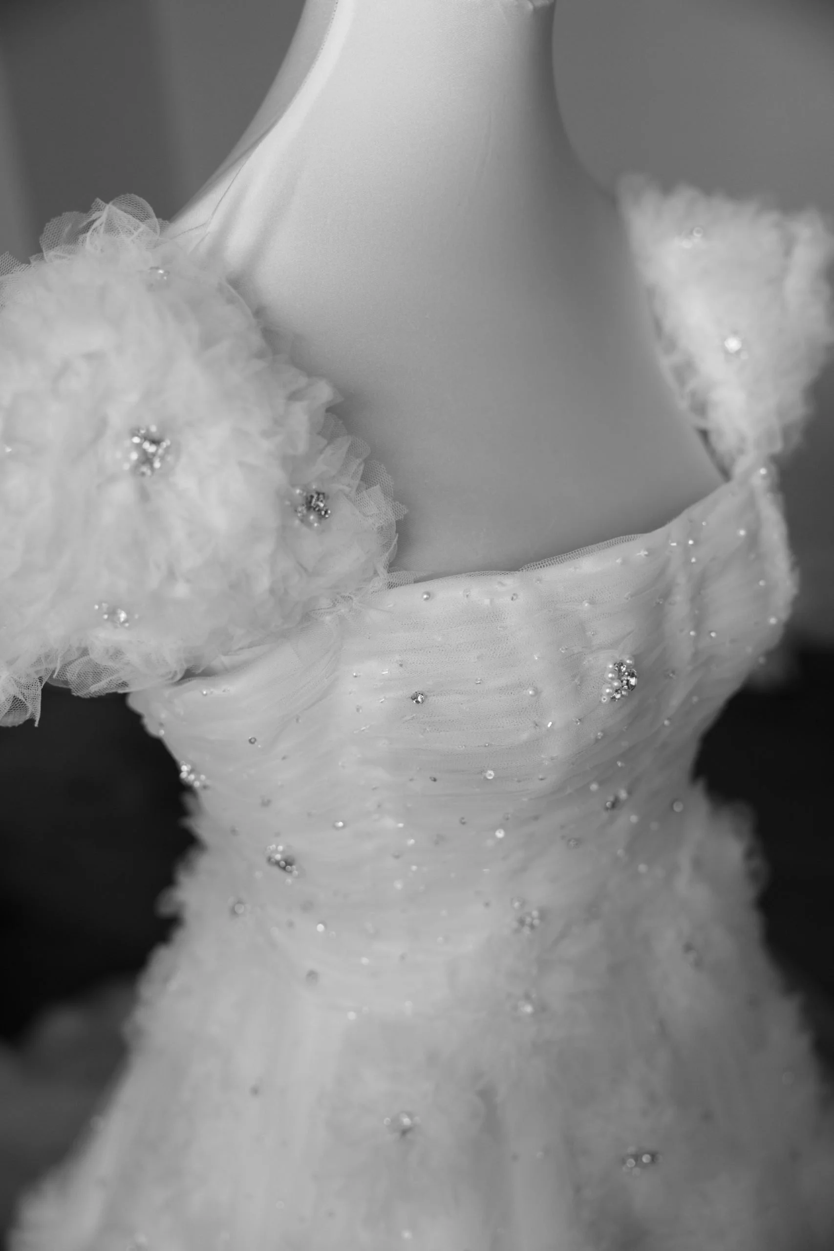 SaltAtelier_SydneyWeddingPhotographer_SydneyWeddingPhotography_TheEveleigh_TheGrounds_LeahMarcus_2-scaled.jpg