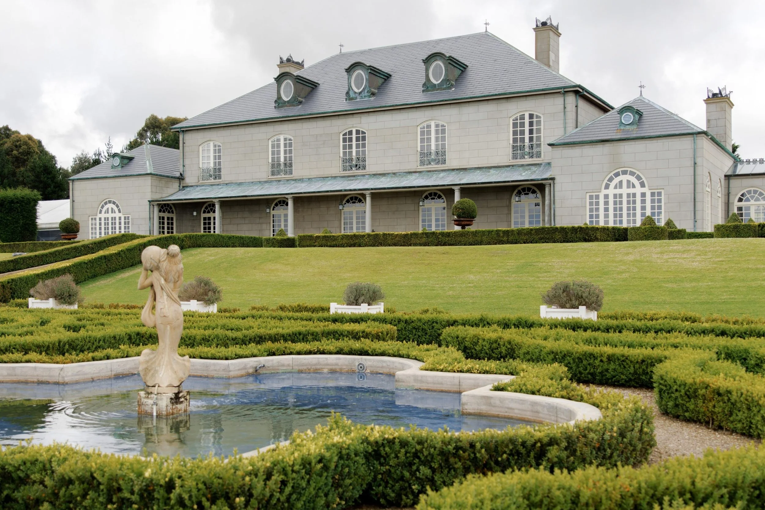 SaltAtelier_MelbourneWeddingPhotography_SydneyWeddingPhotographer_CampbellPointHouse_BellaRoy_Cover_1-scaled.jpg