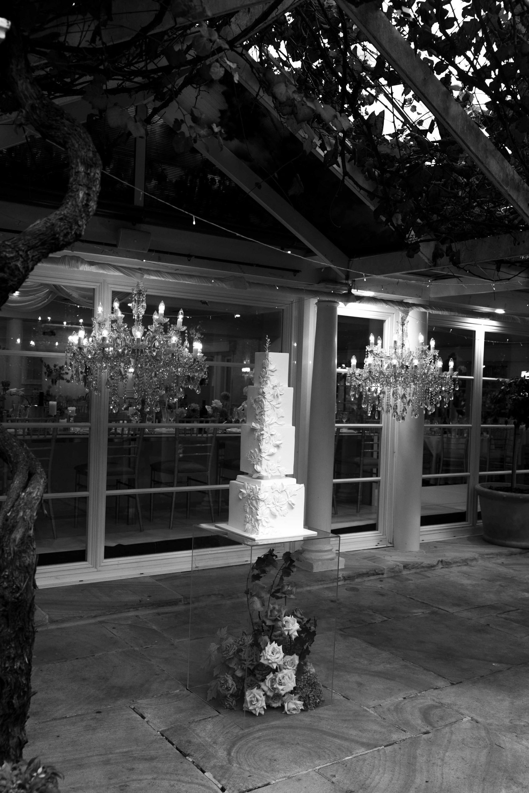 SaltAtelier_SydneyWeddingPhotographer_SydneyWeddingPhotography_OatlandsHouse_MoniqueAnthony_15-scaled.jpg