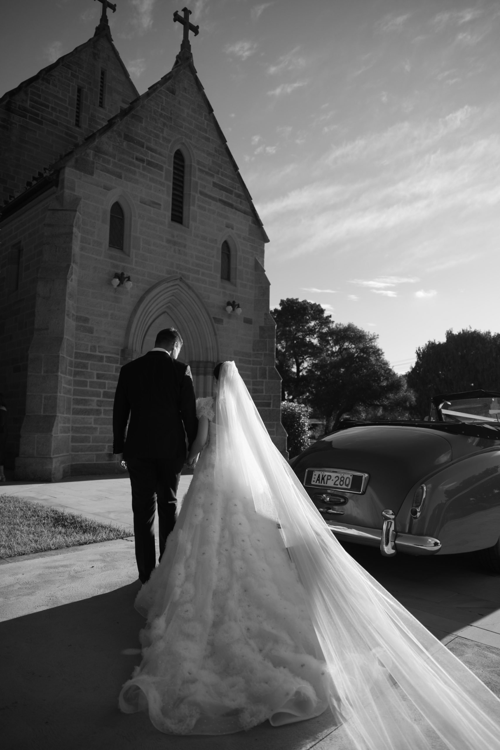 SaltAtelier_SydneyWeddingPhotographer_SydneyWeddingPhotography_TheEveleigh_TheGrounds_LeahMarcus_28-scaled.jpg