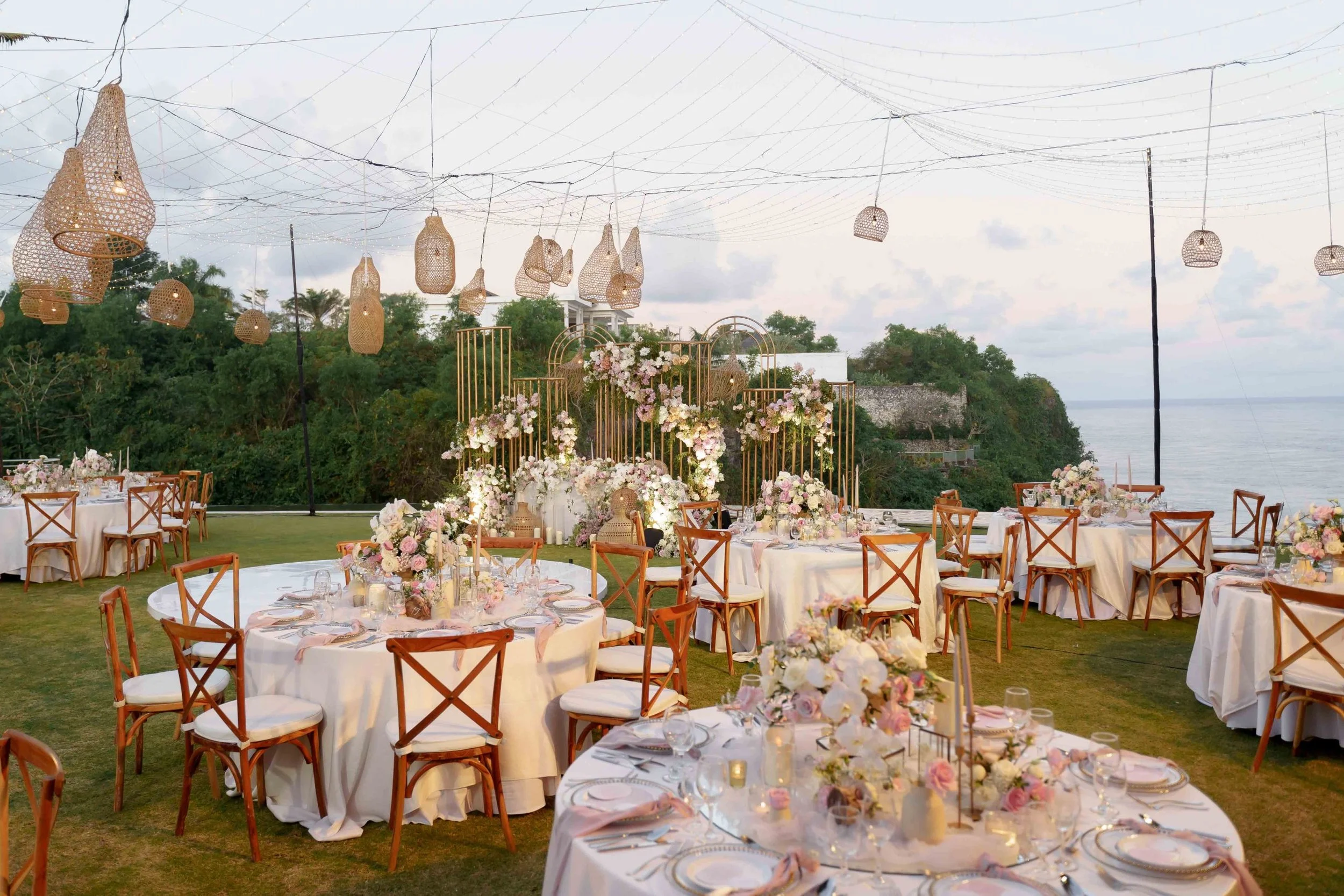 SaltAtelier_SydneyWeddingPhotographer_BaliWedding_TheUngasanWeddings_EinoJohnny_126-scaled.jpg