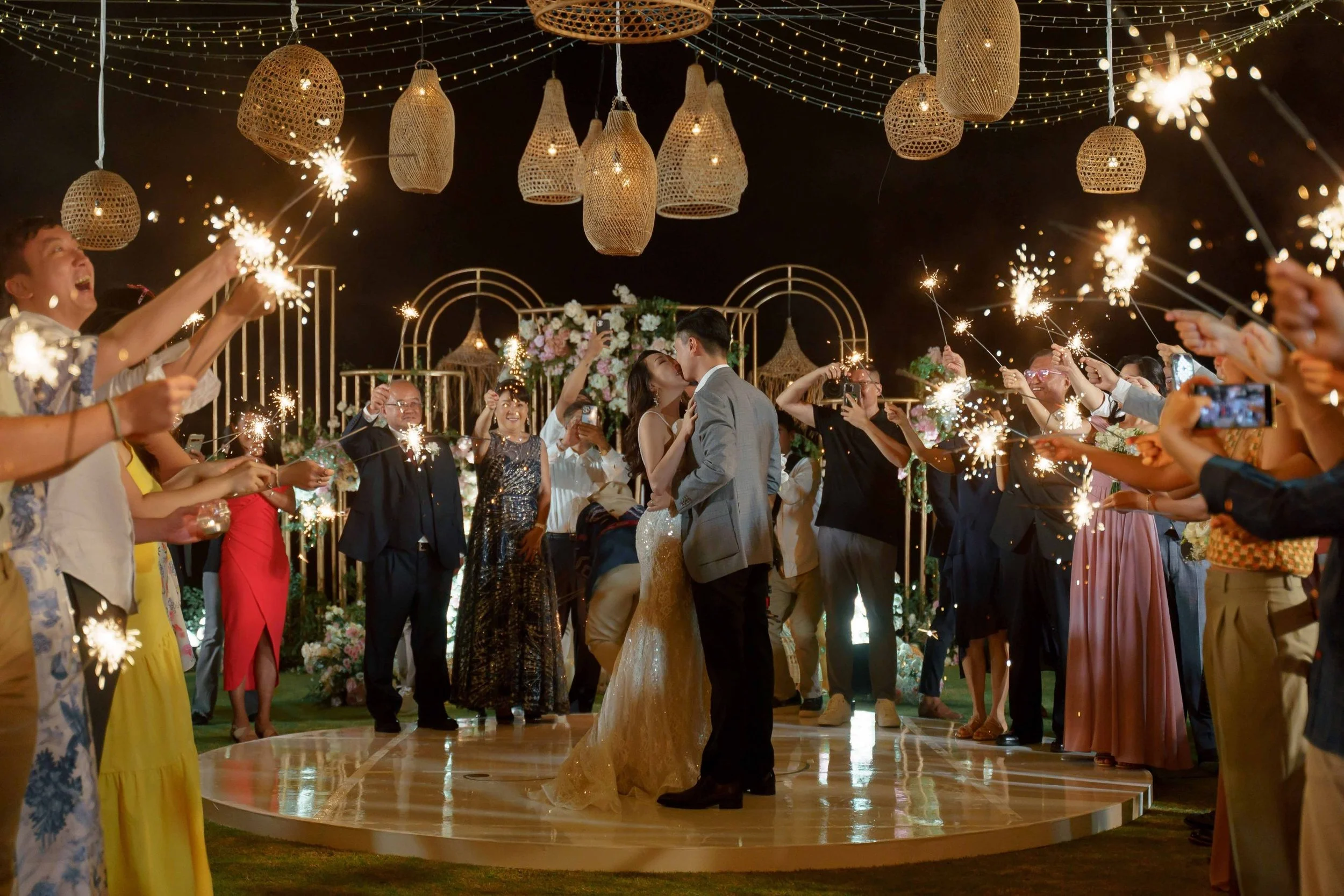 SaltAtelier_SydneyWeddingPhotographer_BaliWedding_TheUngasanWeddings_EinoJohnny_135-scaled.jpg