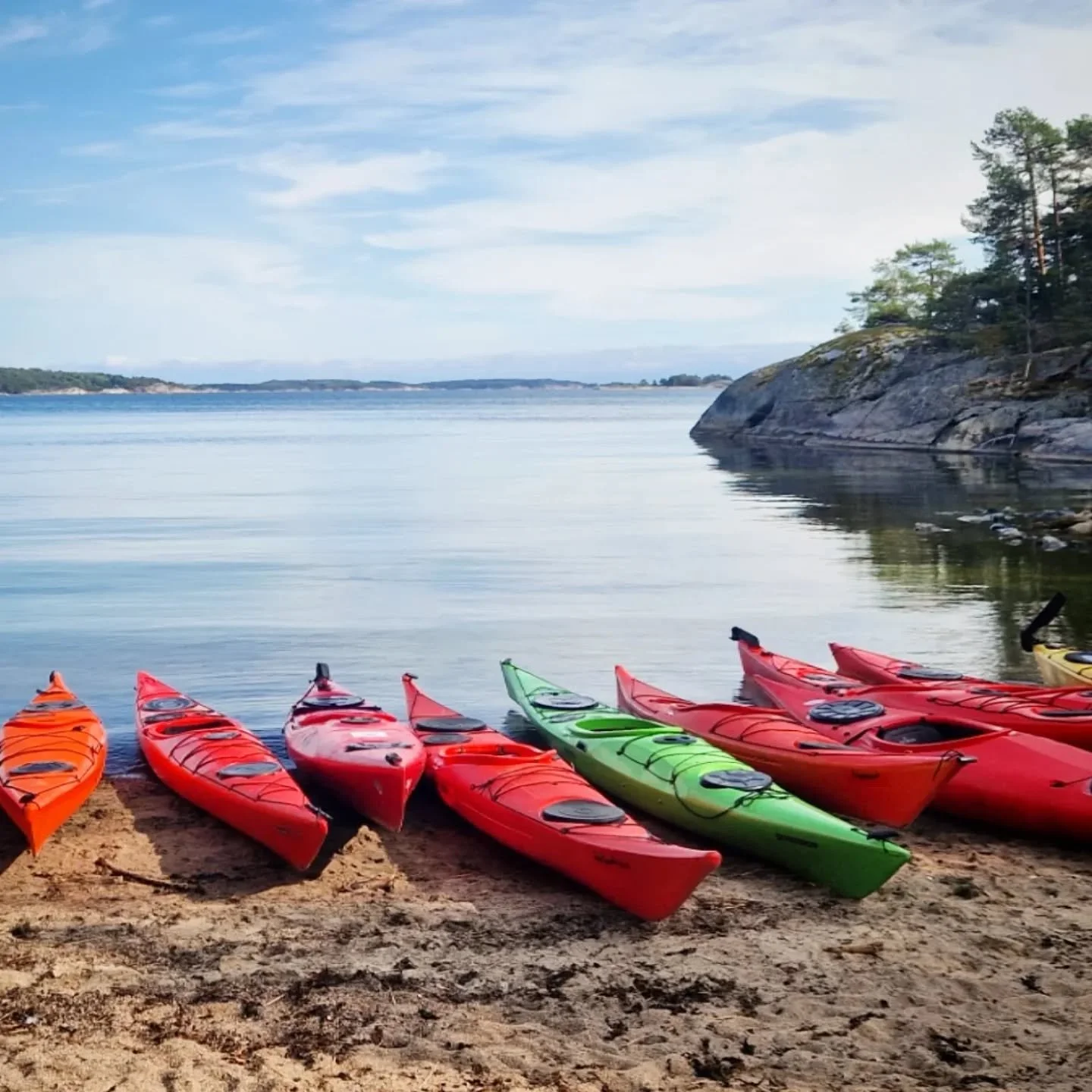 This summer, renting a sea kayak from our second startingpoint Br&auml;nnsk&auml;r, is easier than ever! The ferry runs from Kirjais every day. Find more details and book your sea kayak at www.nagukayak.com 🛶☀️🏖

#br&auml;nnsk&auml;r #kayaking #exp