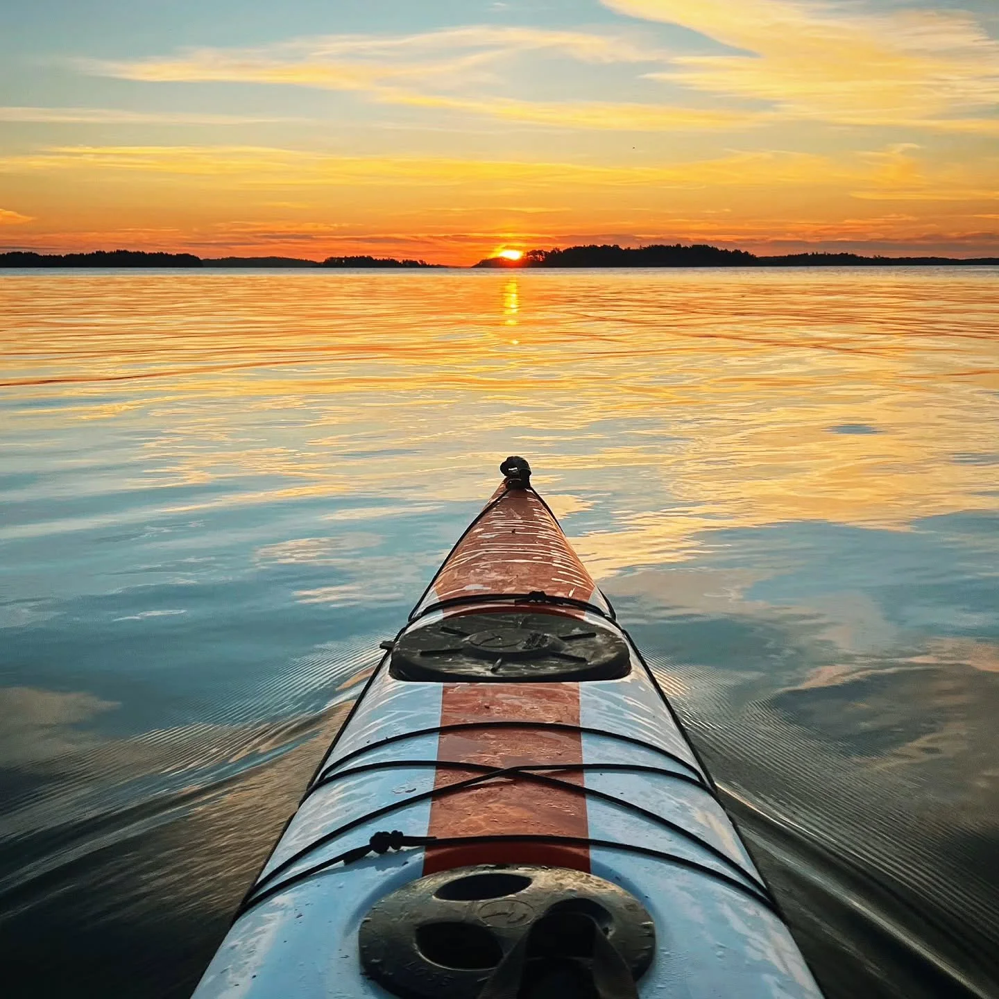 Start dreaming of summer sunsets like this in your kayak? 🧡

#seakayaking #kayakrentals #visitarchipelago #nagu #outdoors