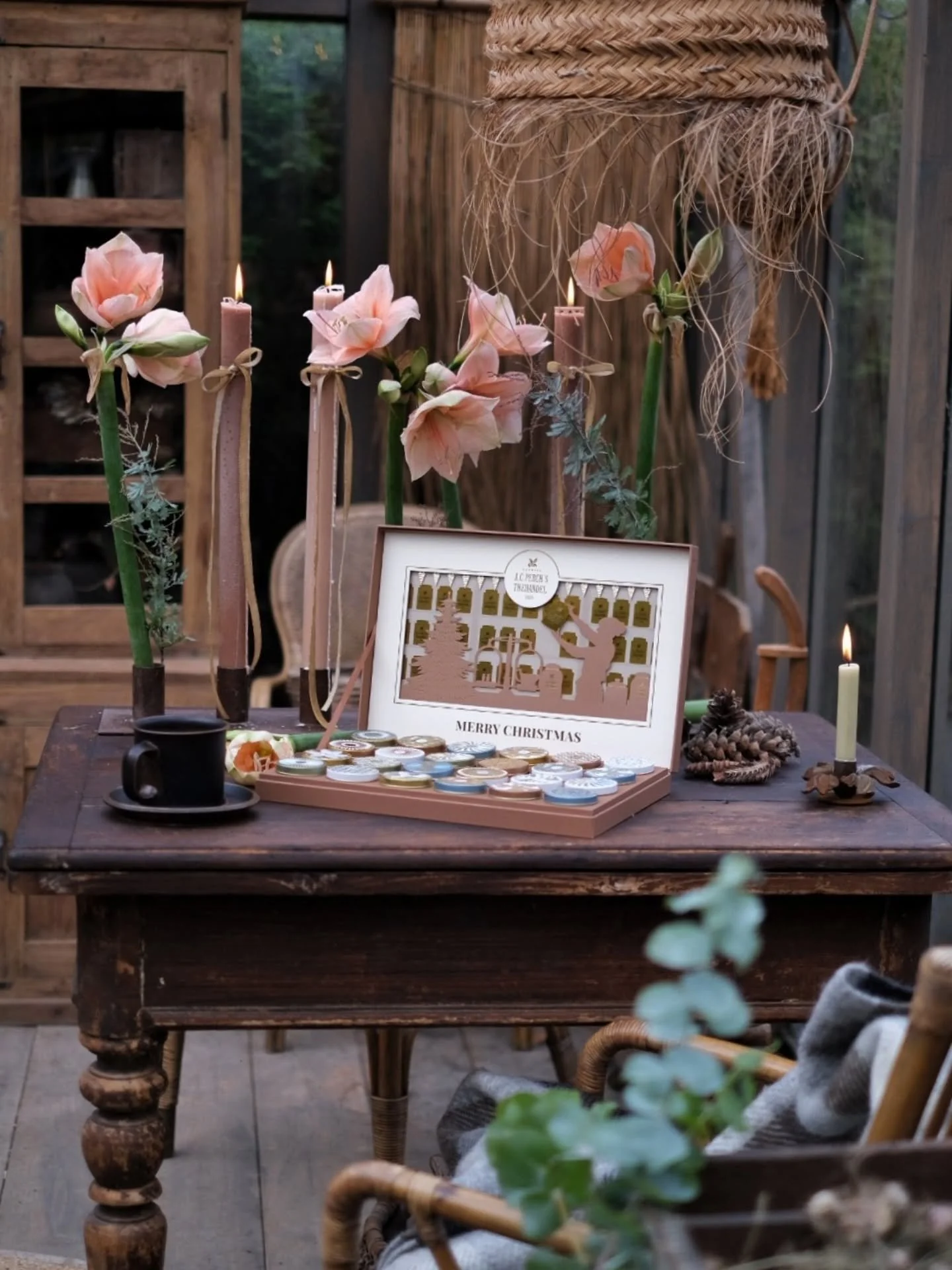 Reklam f&ouml;r @acperchsverige 

Allts&aring; jag svimmar.
Den finaste Adventskalender jag n&aring;gonsin sk&aring;dat fick jag ta emot fr&aring;n @acperchsverige h&auml;romdagen.

En Te-kalender med 24st vackra metallburkar med de ljuvligaste m&oum