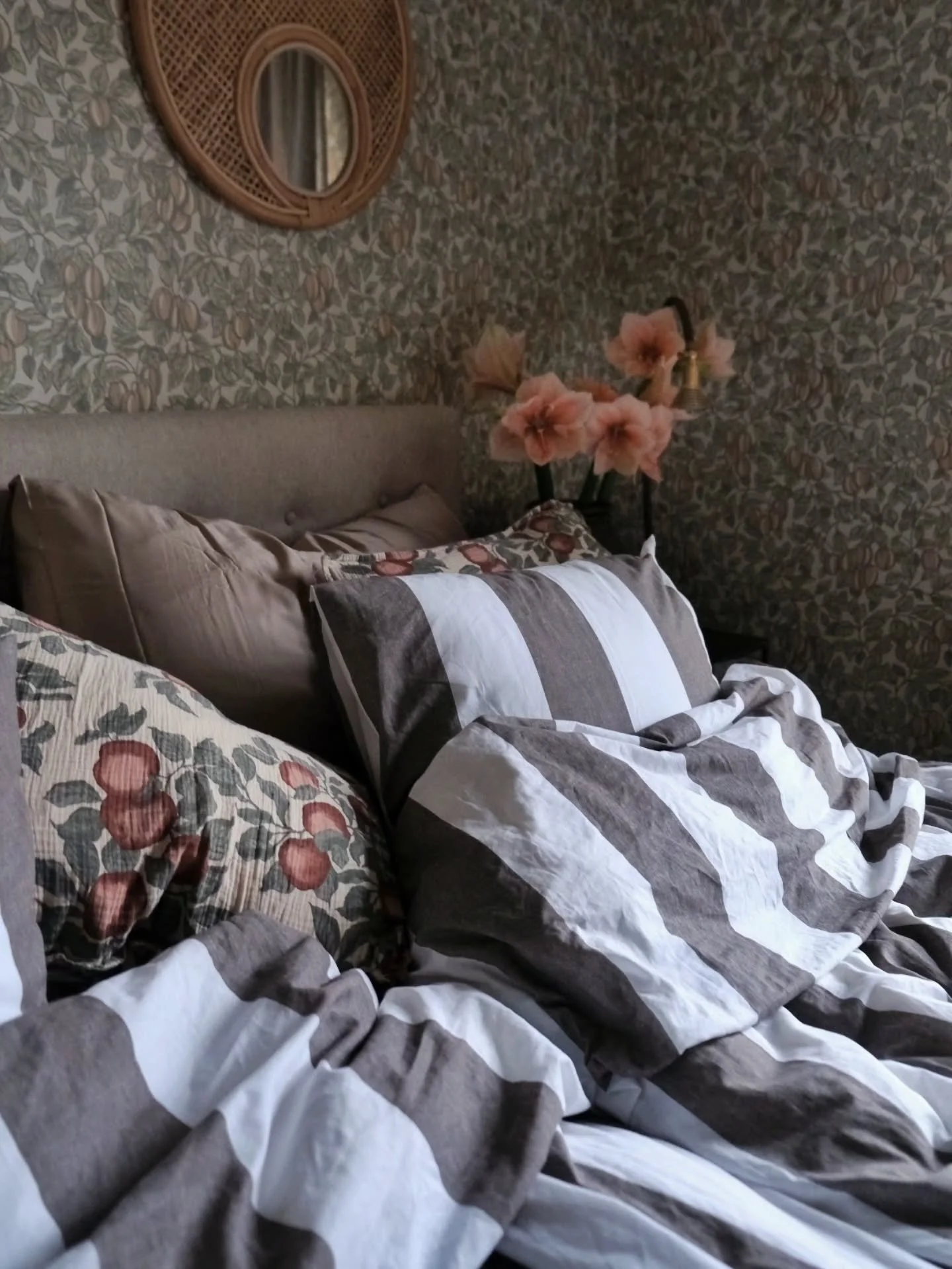 Reklam f&ouml;r @chilli.se

Godmorgon, hoppas du har sovit gott.
Det har jag.

S&auml;ngen Hilton Plus fr&aring;n @chilli.se &auml;r p&aring; plats, just nu till 50% rabatt.
En kontinentals&auml;ng som har en mycket bra komfort och som ger en sk&ouml