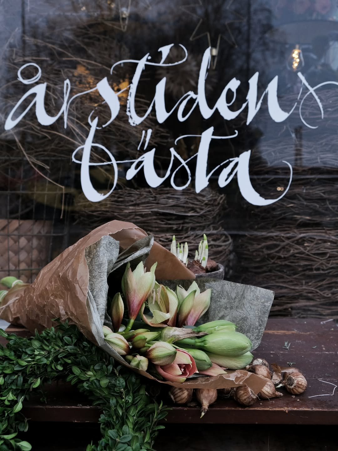 Men nu h&ouml;ll jag p&aring; att gl&ouml;mma....

Jag m&aring;ste ju f&ouml;rst&aring;s ber&auml;tta att jag har &ouml;ppet i min lilla verkstad p&aring; L&ouml;rdag, p&aring; sj&auml;lvaste Lucia.
Malmgatan 2 i Avesta, kl.10-13

Samtidigt &auml;r d