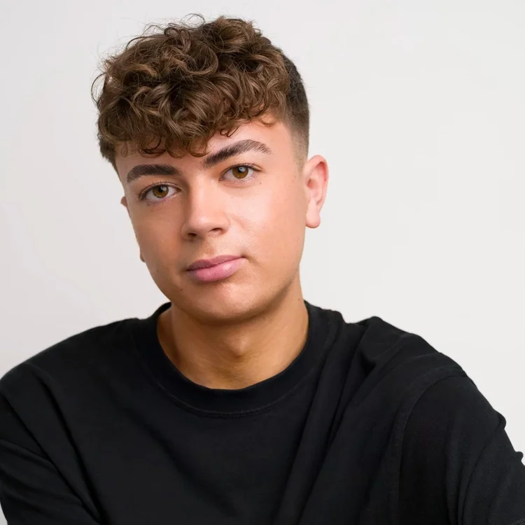 Live Shopping Presenter Headshot: Bradley Watkins