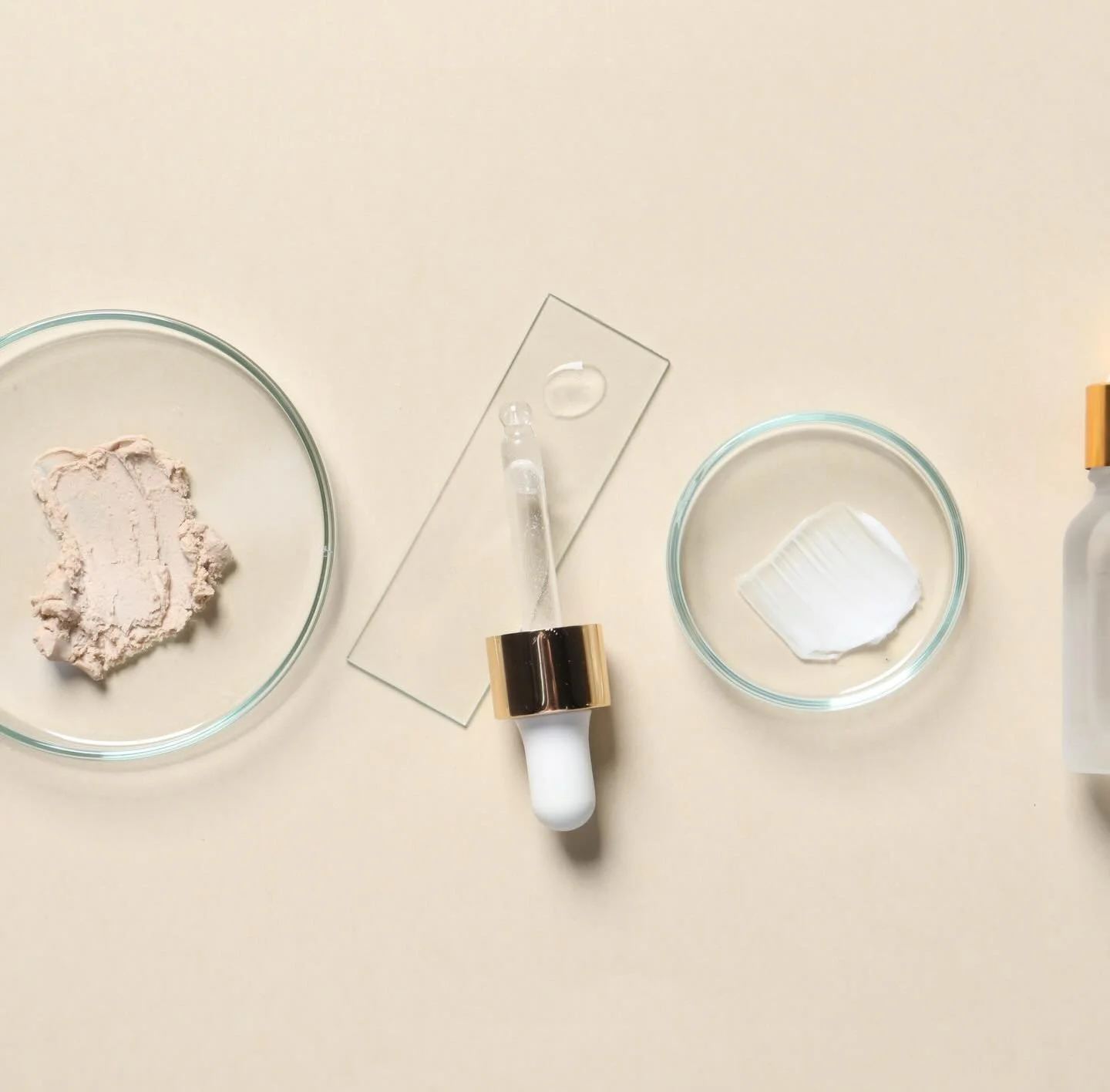 B A R R I E R  S U P P O R T  F O R  S U M M E R
.
During the warmer months, the skin requires more support to stay balanced. Heat, humidity and sun exposure can contribute to dehydration, surface dryness and overall discomfort.
.
A consistent approa