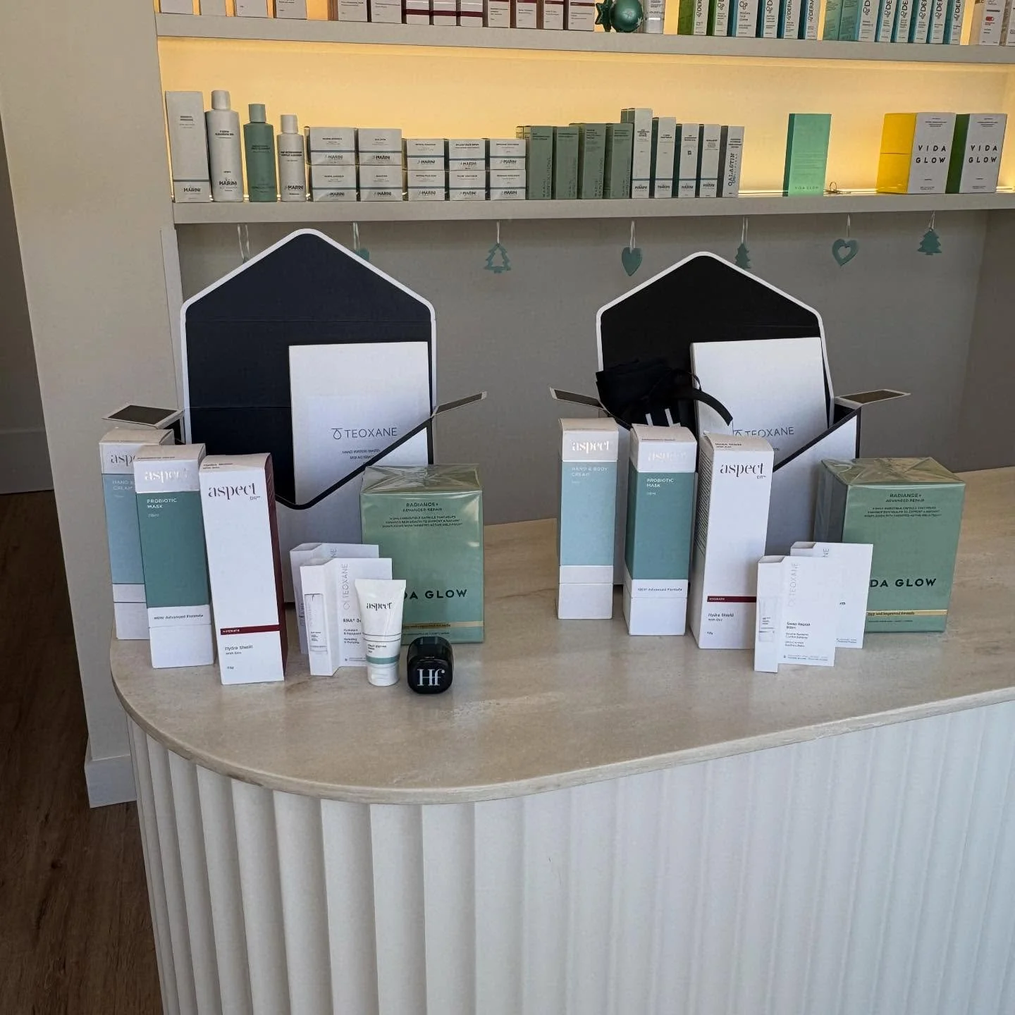 C H R I S T M A S  G R A T I T U D E 
.
As the year comes to a close, we want to sincerely thank our wonderful HB Aesthetics community. Your trust and ongoing support mean everything to us.
.
To show our appreciation, we are giving away two skincare 