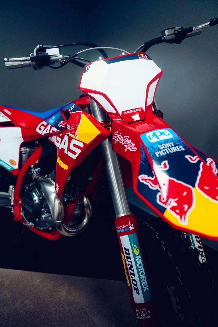 KTM-04044 - Grande.jpeg