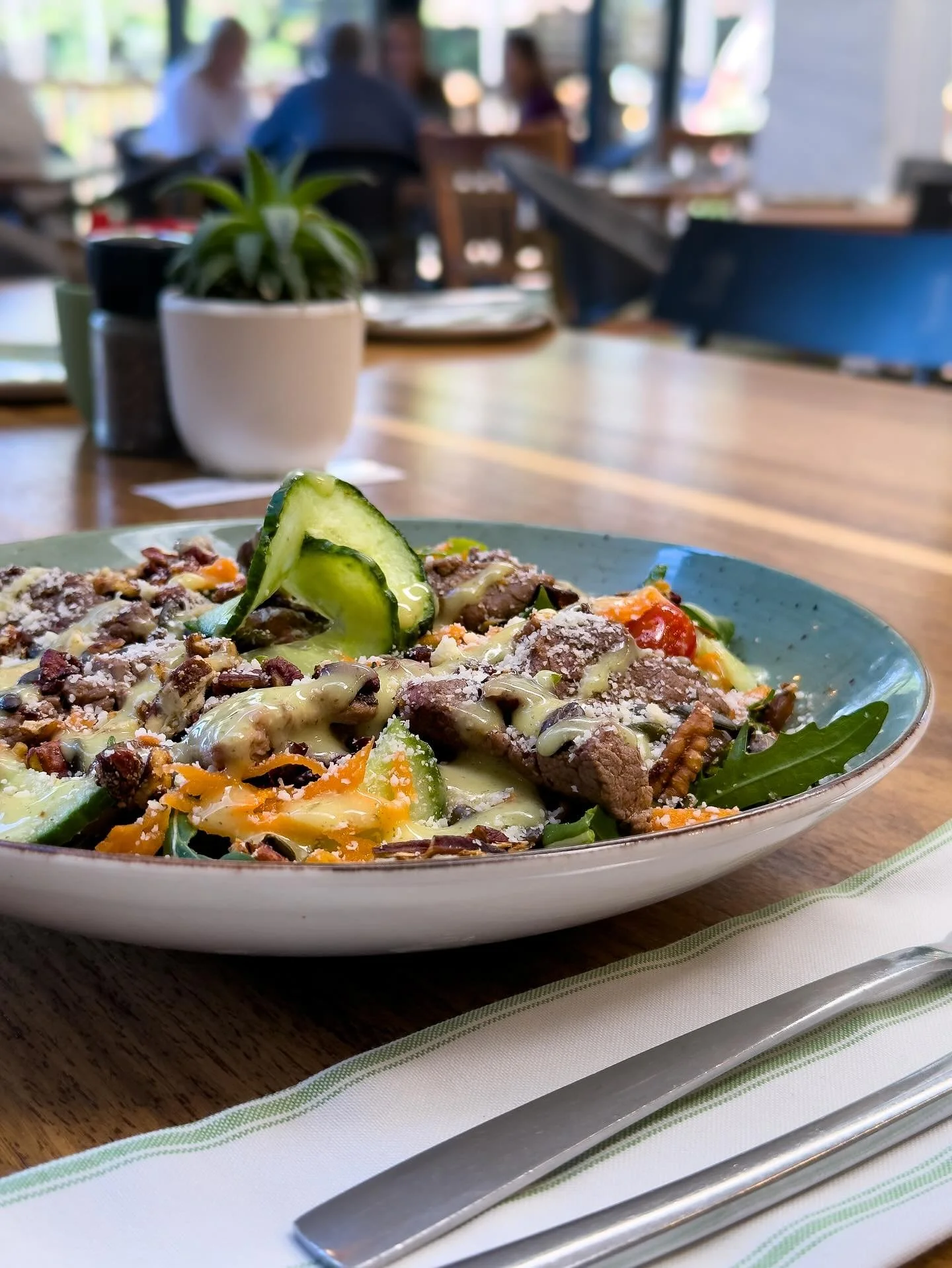 Sliced Rare Roast Fillet Salad - marinated cherry tomatoes, parmesan shavings, pickled red onions, rocket, topped with a nut and seed sprinkle and finished with a fresh herb dressing.

#cafesparrow #saladseason #steaklover