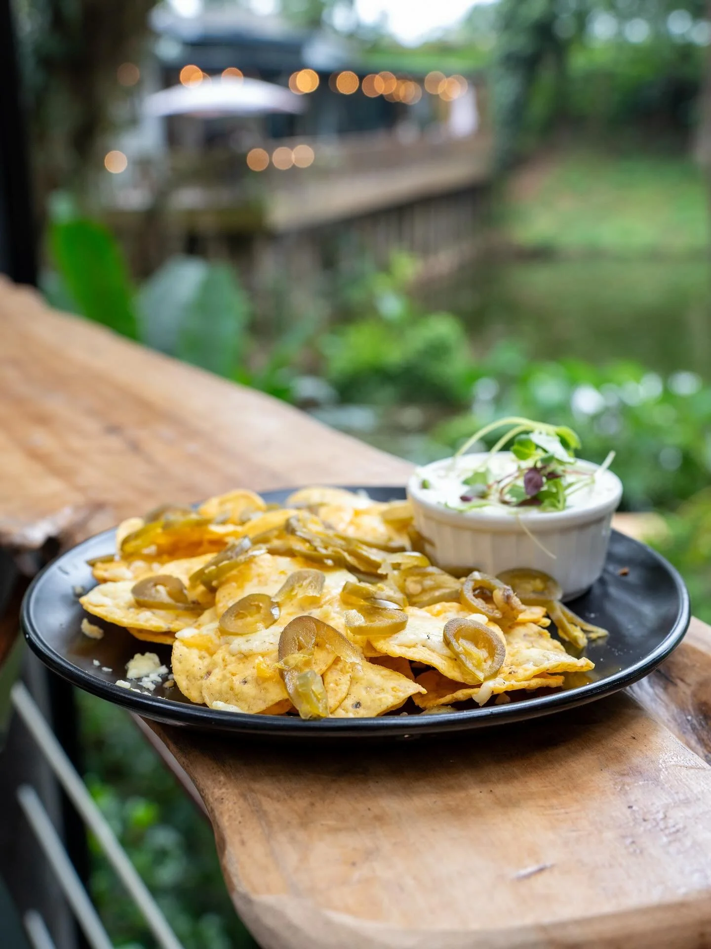 Nacho average Wednesday&hellip; a little snack to keep the hunger at bay, with a cold beer for extra measure.

#cafesparrow #nacho