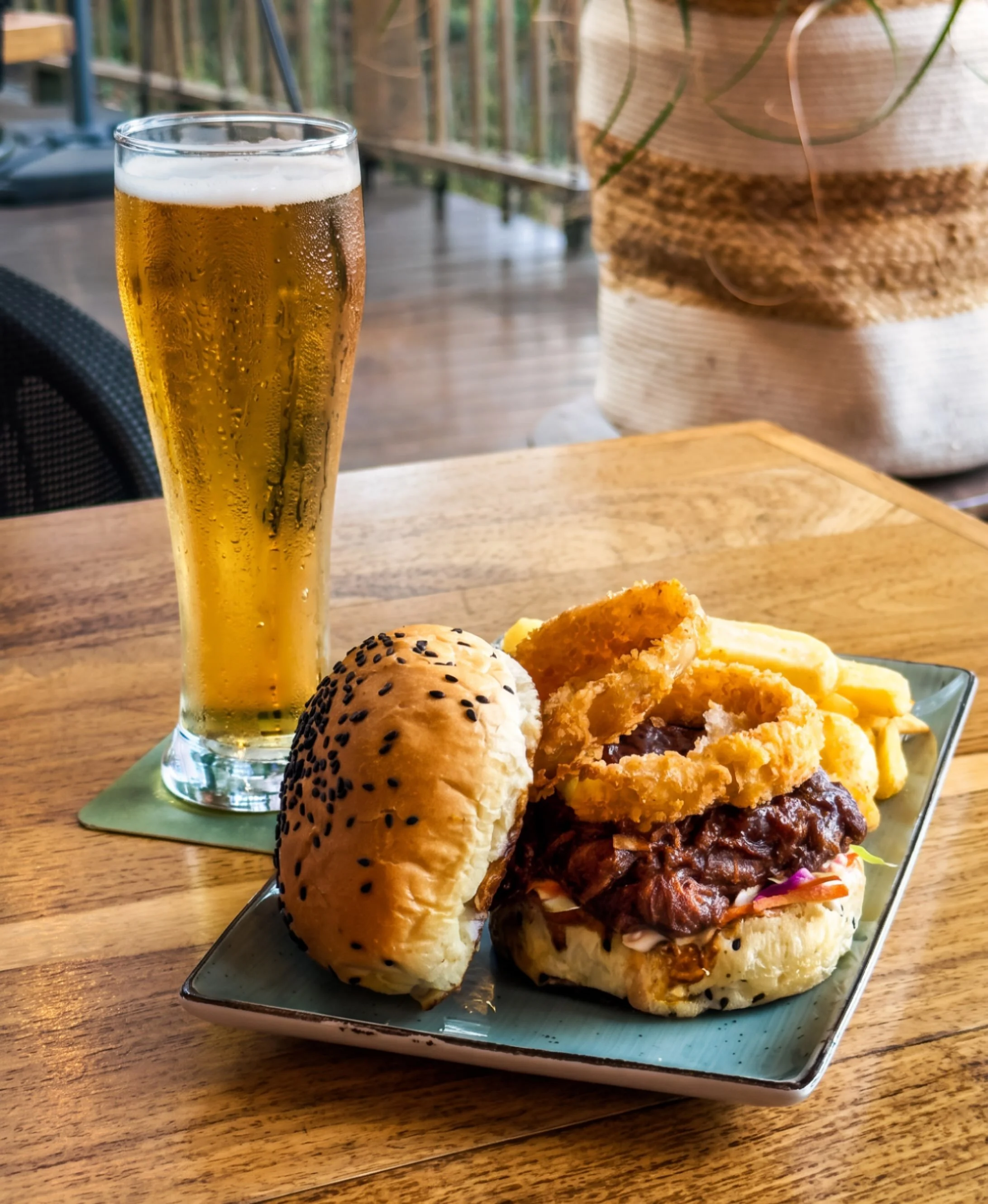 🔥 New on the Menu! 🔥

Sink your teeth into our Pulled Pork &amp; Slaw Burger &ndash; slow-cooked pulled pork topped with fresh, crunchy slaw and onion rings on a brioche bun. Served with your choice of rustic fries or Sparrow&rsquo;s side salad.

C