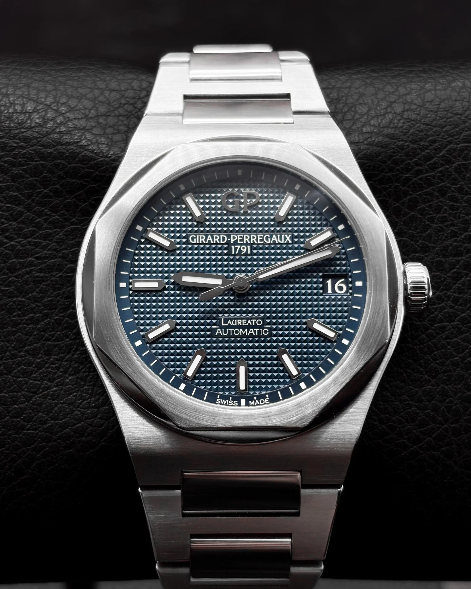 Girard-Perregaux Laureato 42MM Blue Dial Stainless Steel Bracelet (81010-11-431-11A)