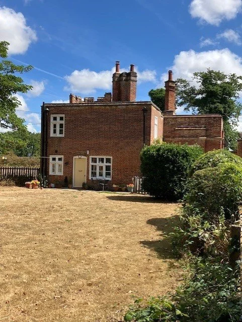 FOR RENT - £925/Month