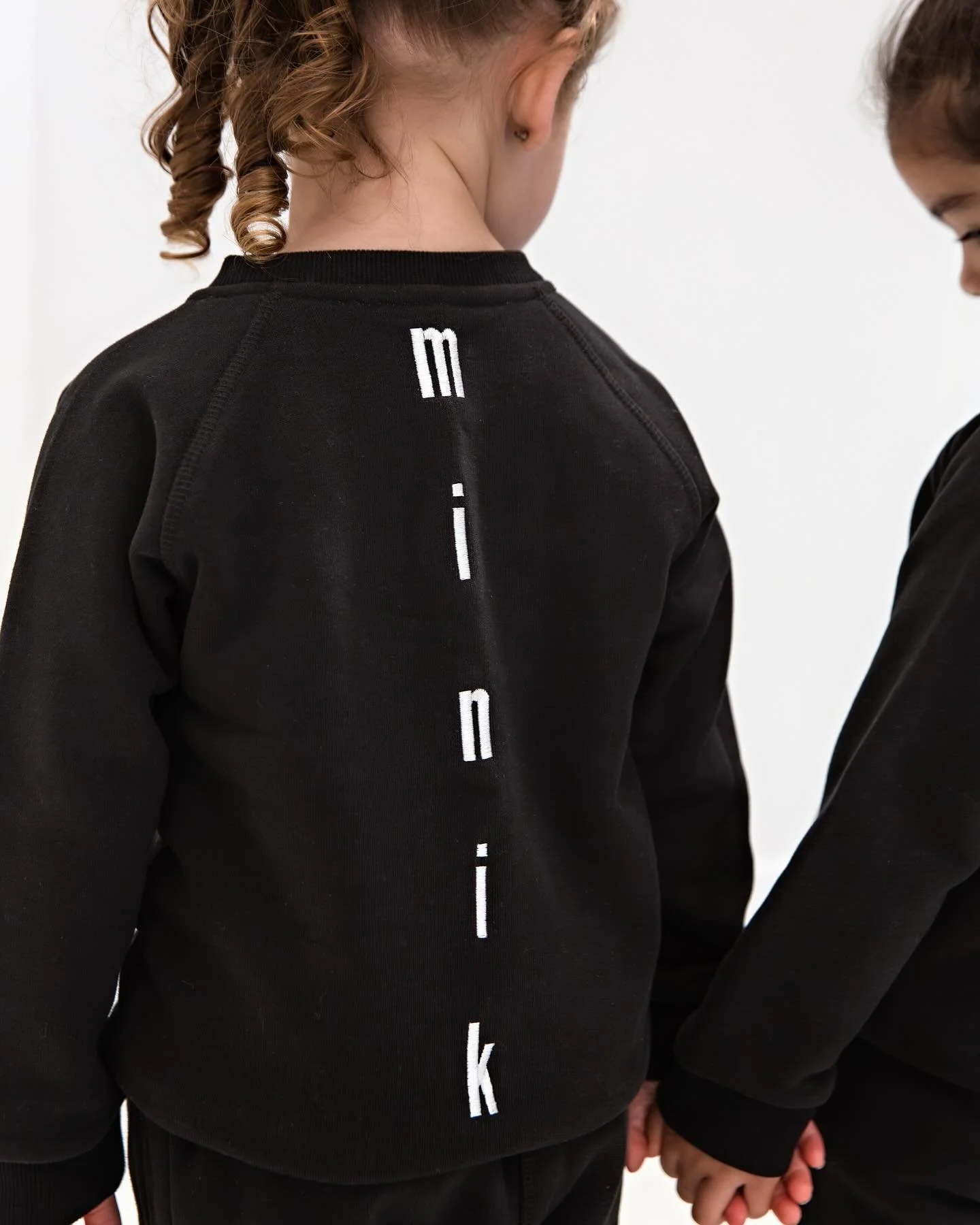 MK midnight black crewneck sweater 
#minikkidsaustralia #comfywear #oversizedsweaters #everydaywear #stylish #kidsclothing