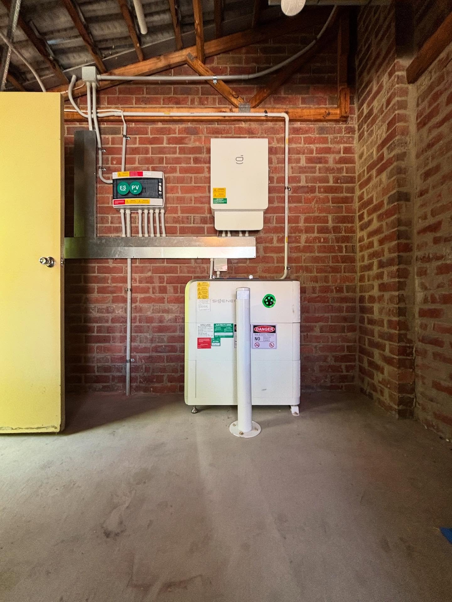 Complete Energy Package Installation ⚡🔋

Our team recently completed a 6.6kW solar system paired with a 10kW Sigenergy hybrid inverter, Sigenergy Gateway, and a 16kWh Sigenergy battery &mdash; delivering a powerful and efficient all-in-one renewable
