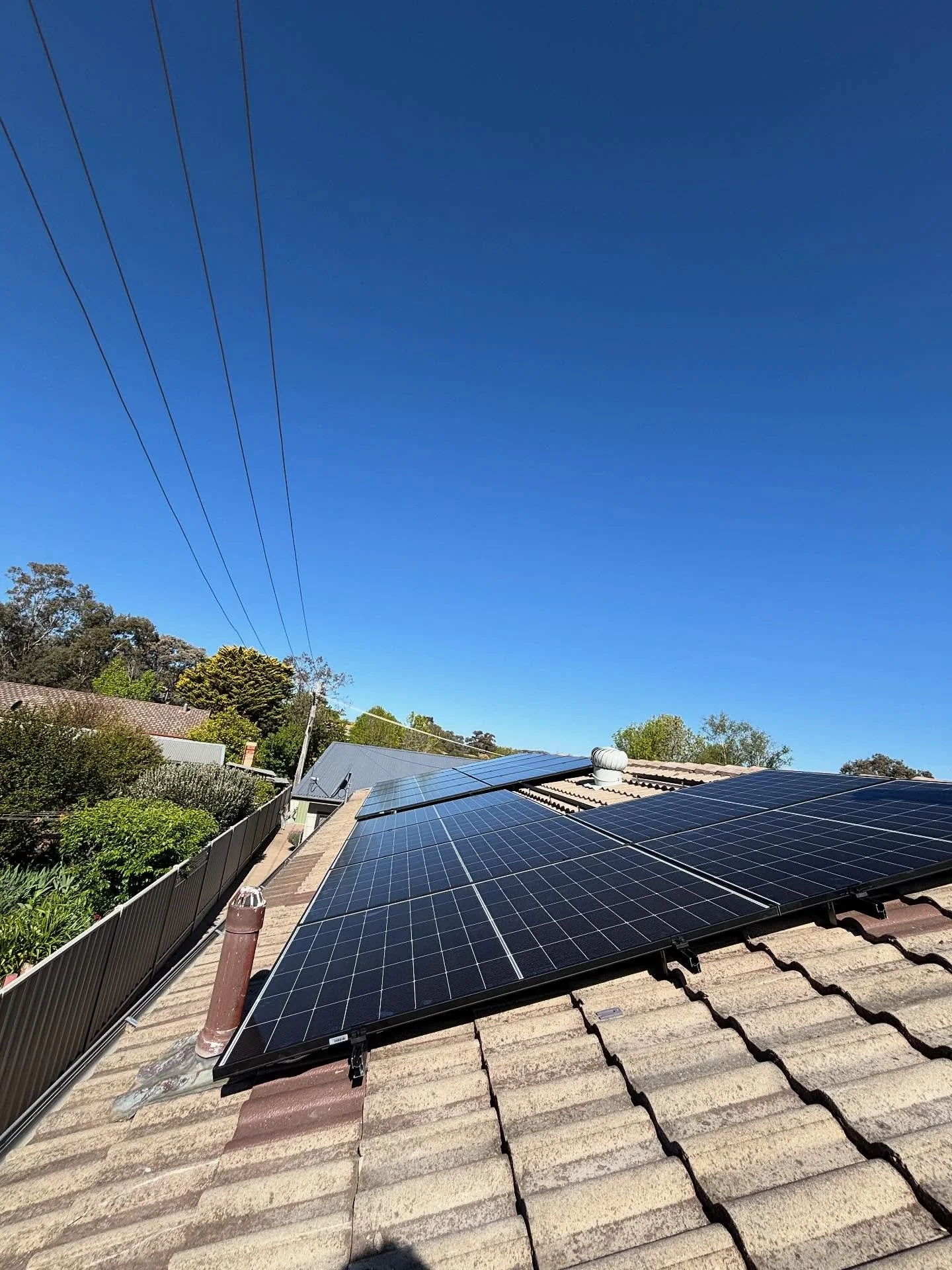 ☀️🔋 Hybrid Solar &amp; Battery System Installed &ndash; Smart Power, Day and Night! 🔋☀️

The Coloch Electrical Solutions team has just completed a 10.12kW solar system installation featuring a powerful hybrid inverter and battery setup, giving our 