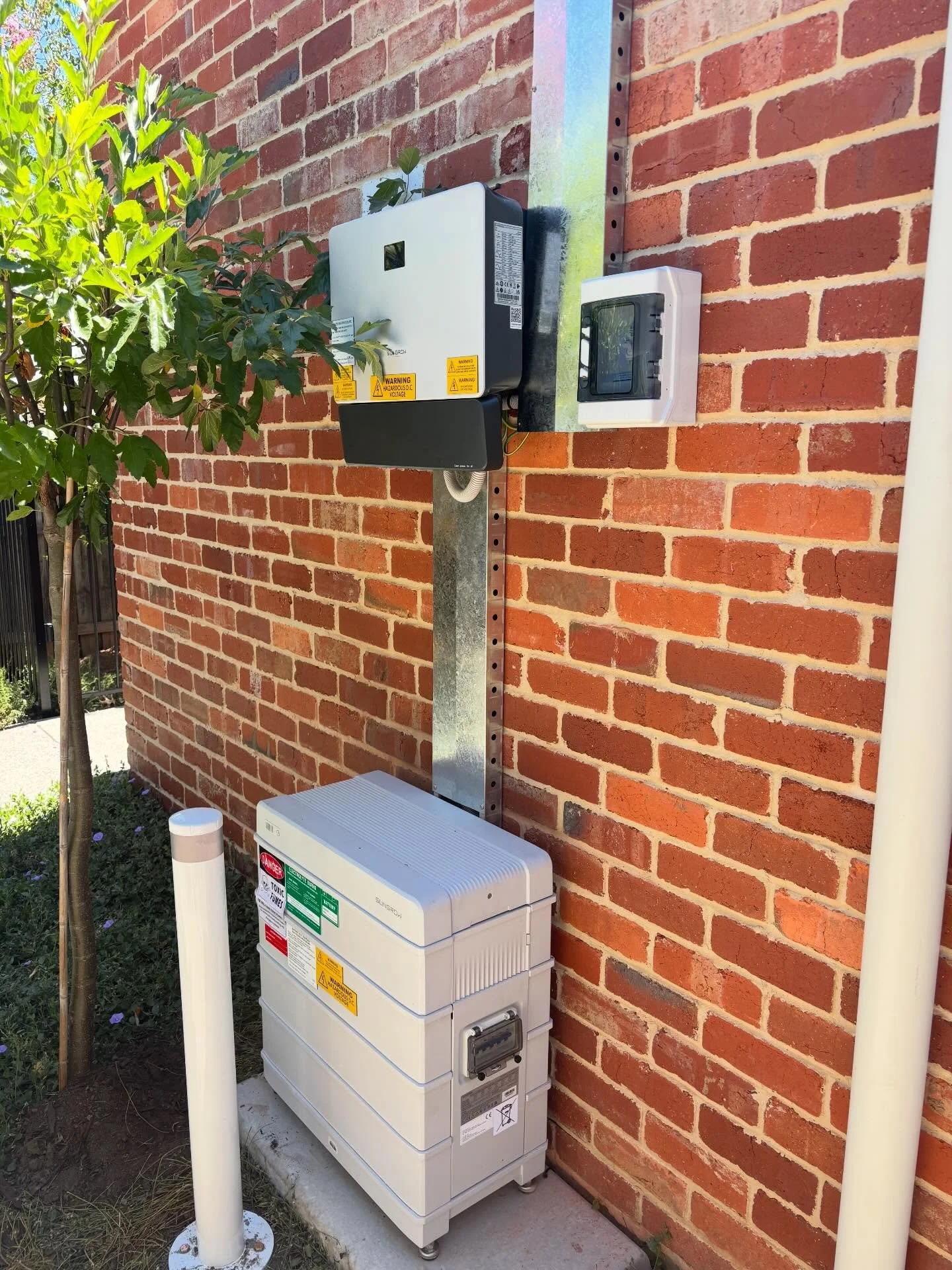 Our first solar of the year completed 

6.16kwh with 13 Trina 510w panels 
12 TIGO optimisers for morning shade 
Sungrow sbr 12.8kwh battery storage system